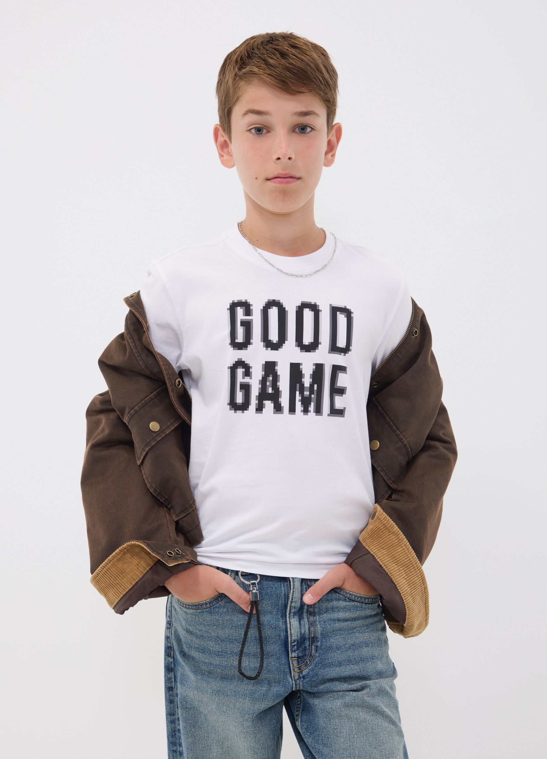 تيشيرت أبيض من قطن عضوي خالص بطباعة "Good Game" للأولاد
