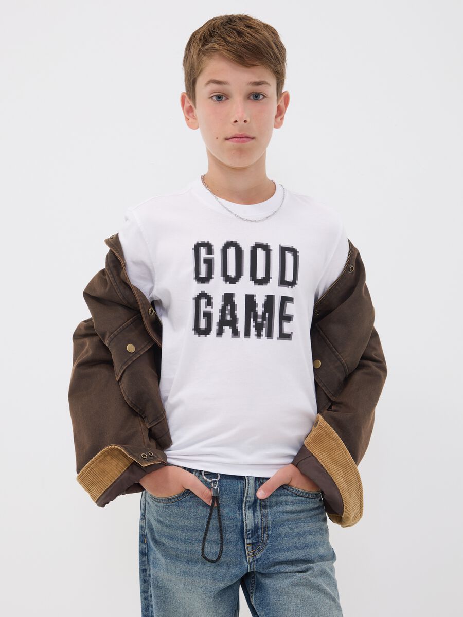 White pure organic cotton T-shirt with &ldquo;Good Game&rdquo; slogan for boys_1