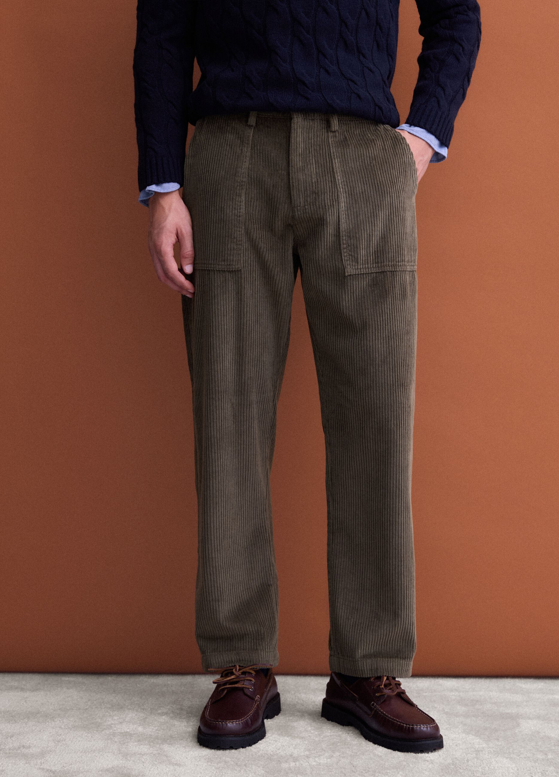 Green pure cotton corduroy carrot-fit trousers