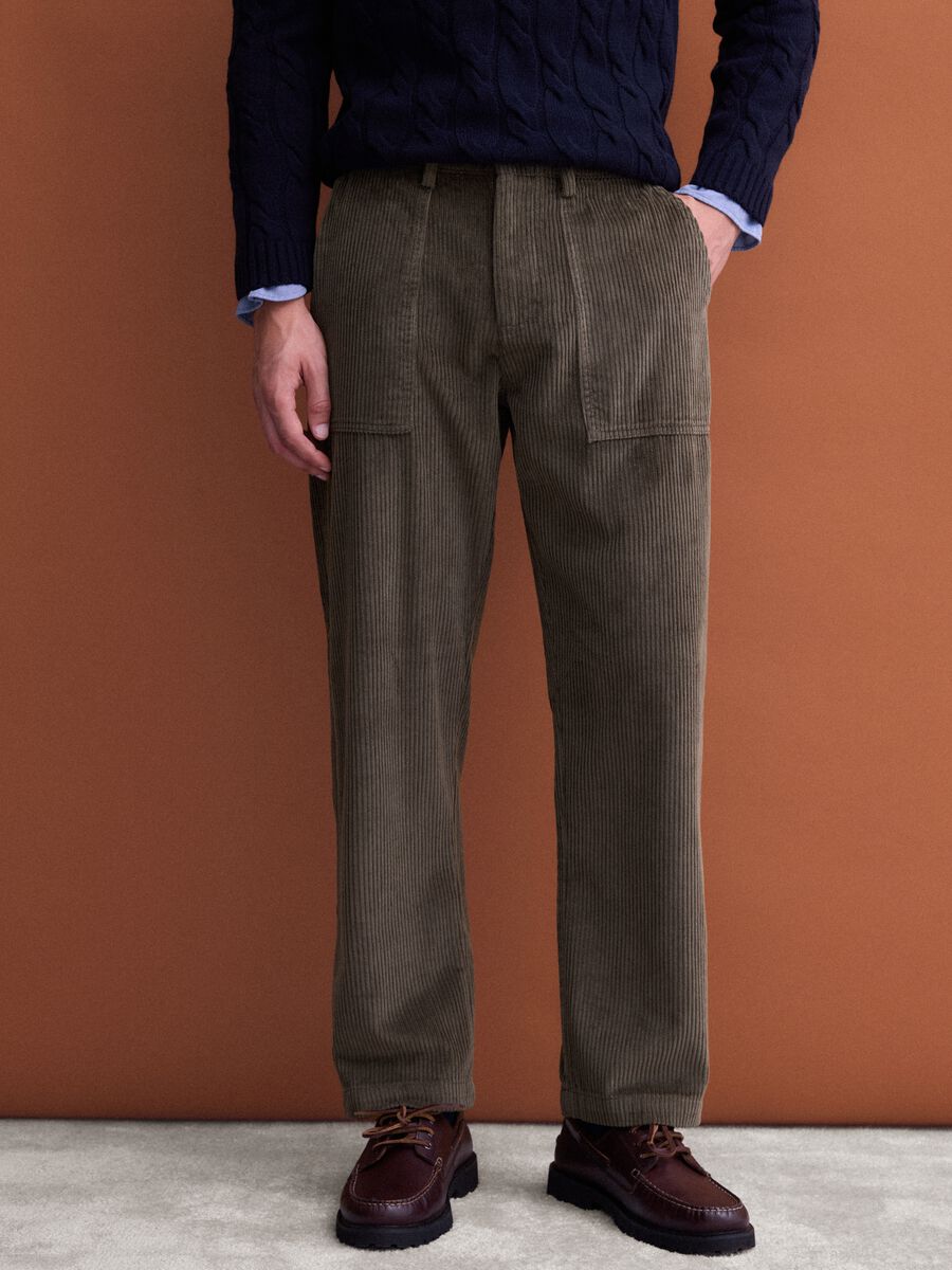 Green pure cotton corduroy carrot-fit trousers_1
