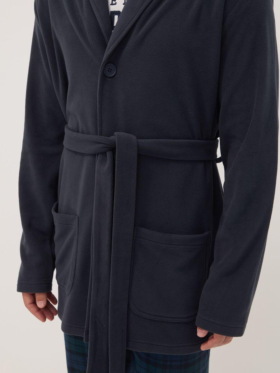 Vestaglia blu navy con cintura e tasche applicate_2