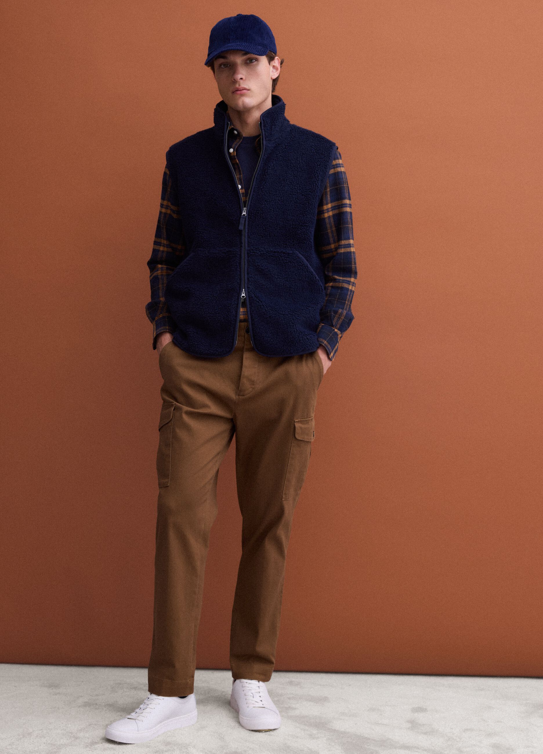 Gilet blu con colletto regular fit