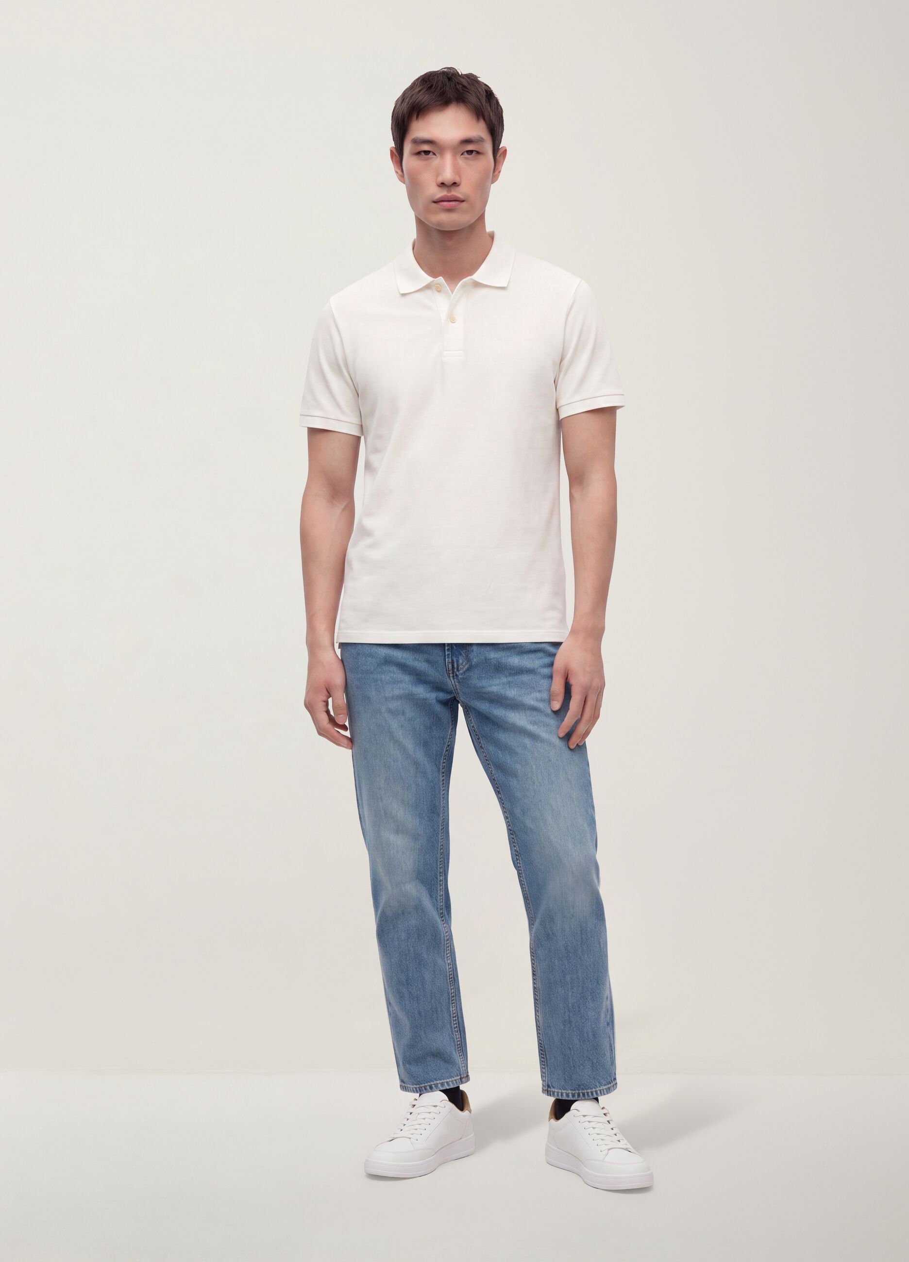 White pure cotton piqu&eacute; polo shirt with classic collar, regular fit