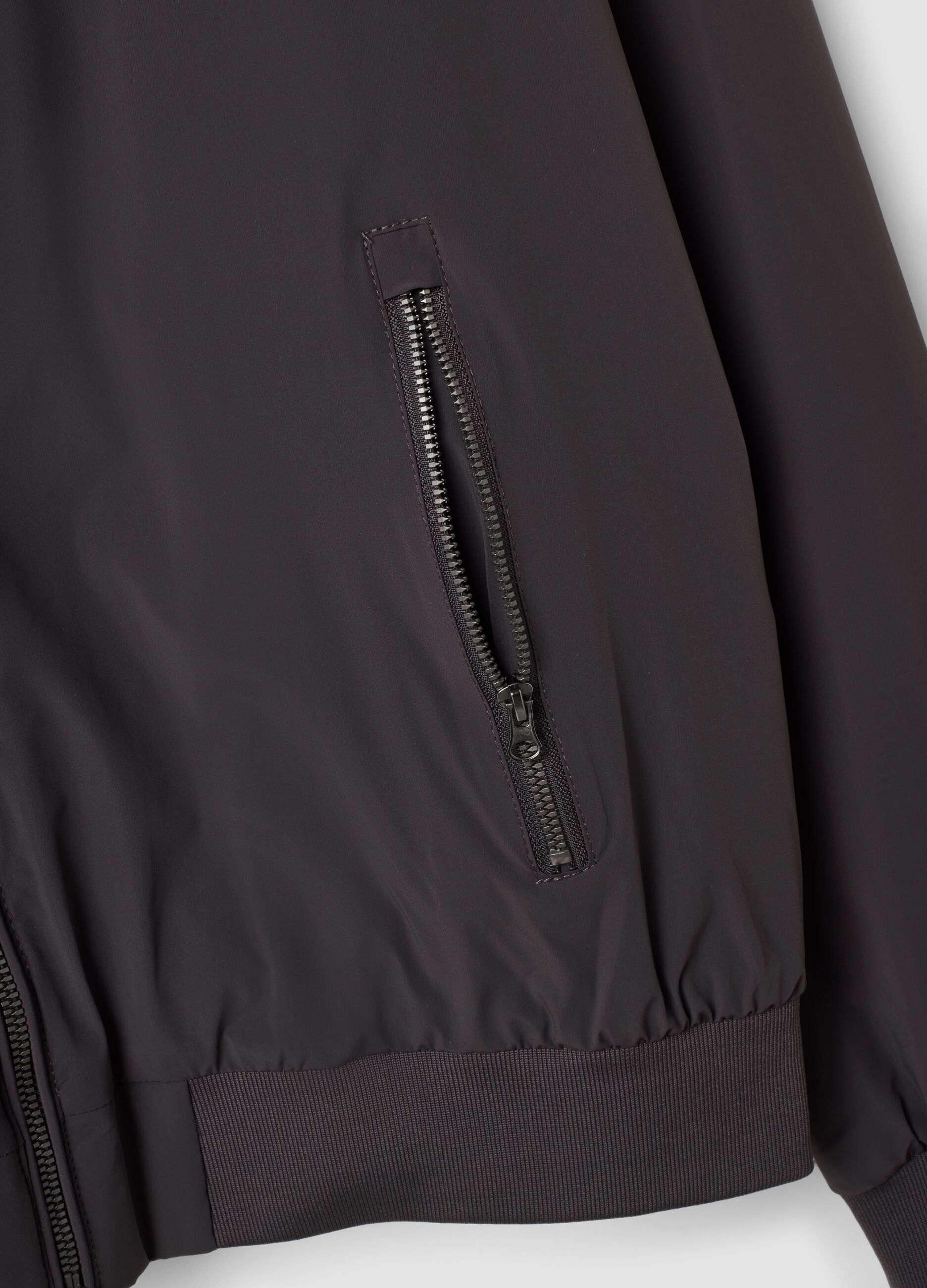 Giubbotto nero in tessuto elasticizzato con zip