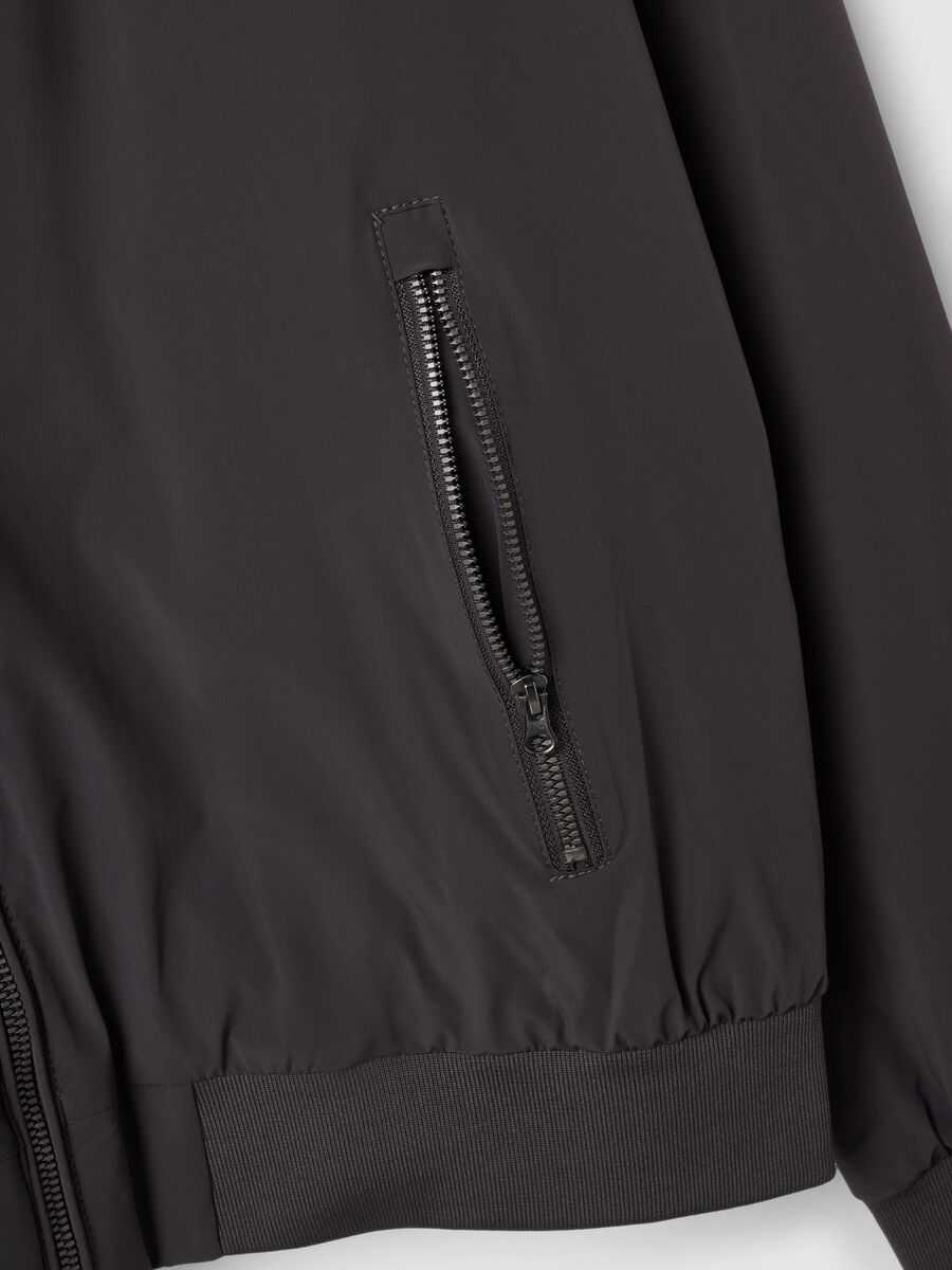 Giubbotto nero in tessuto elasticizzato con zip_5