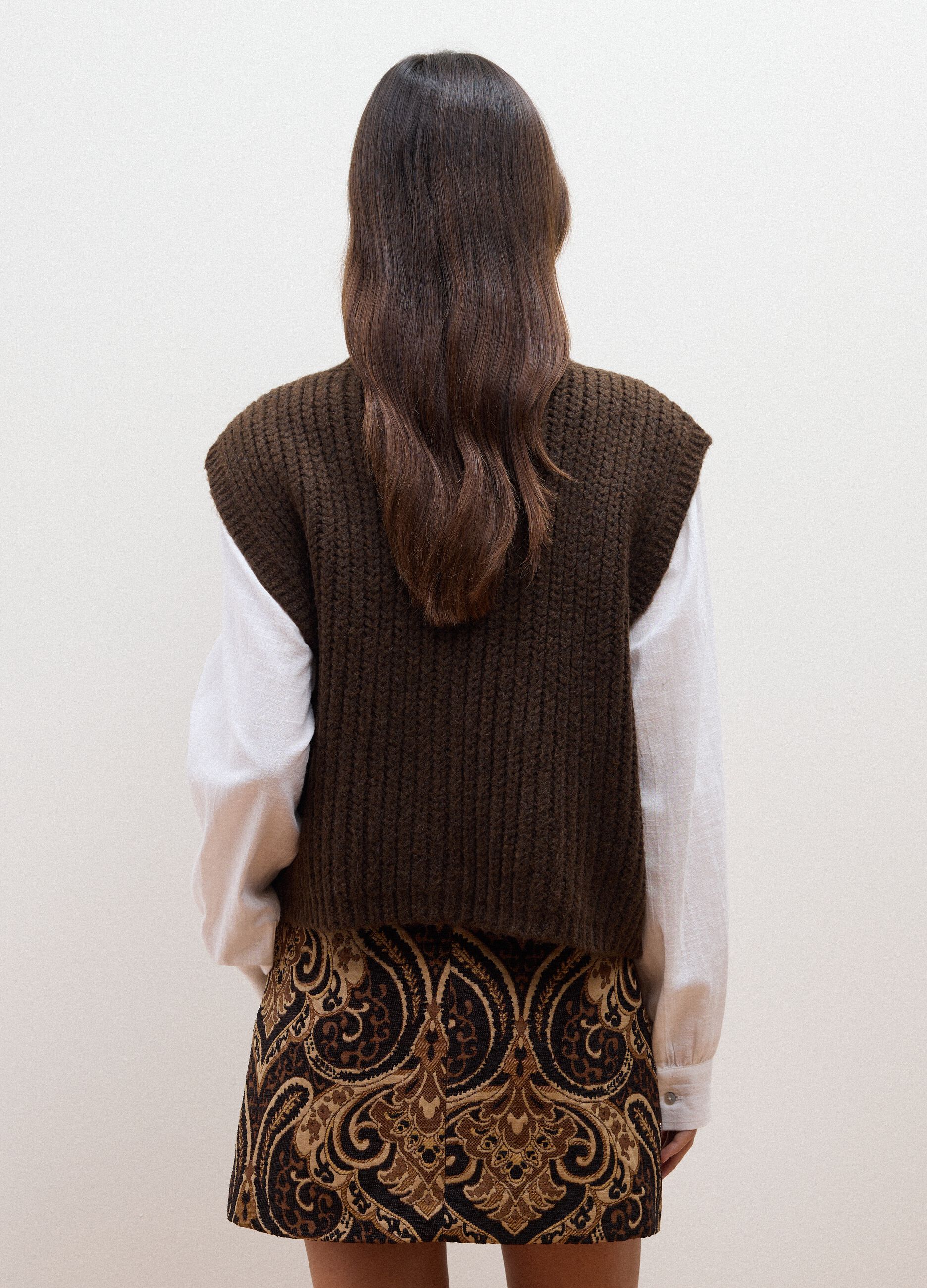 Gilet marrone in misto lana con bottoni
