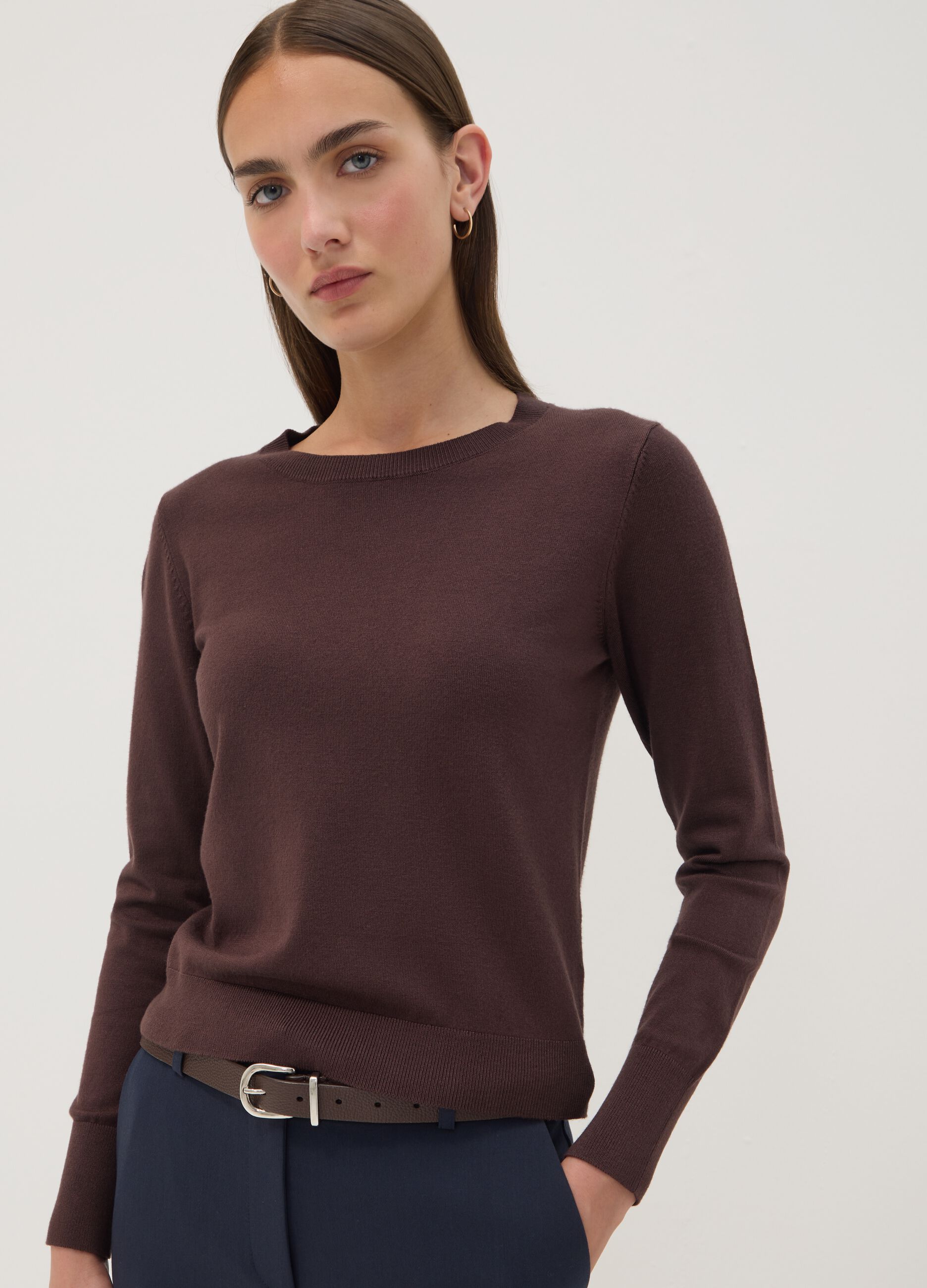 Maglia marrone in misto viscosa girocollo