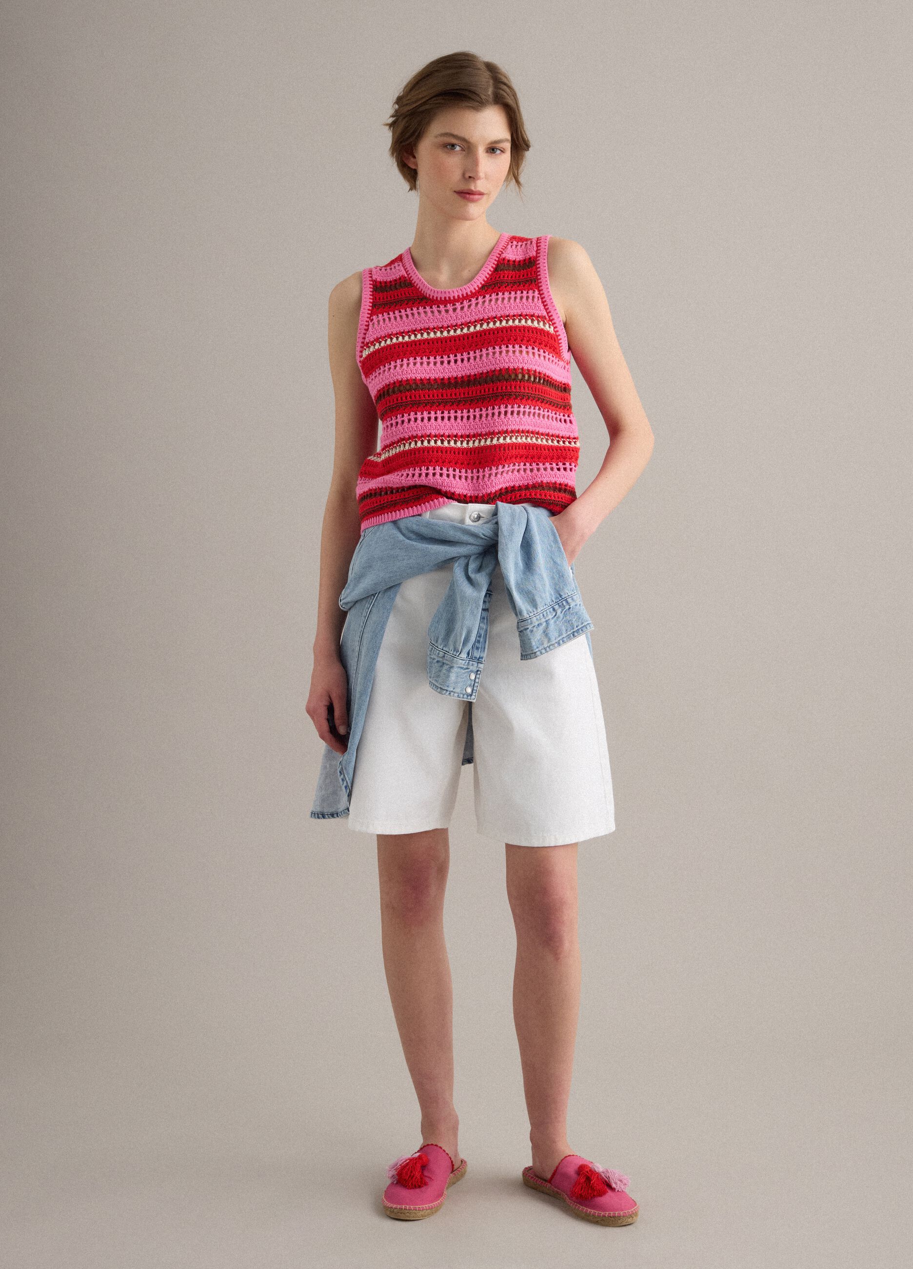 Multicolour striped pure cotton knitted vest, regular fit
