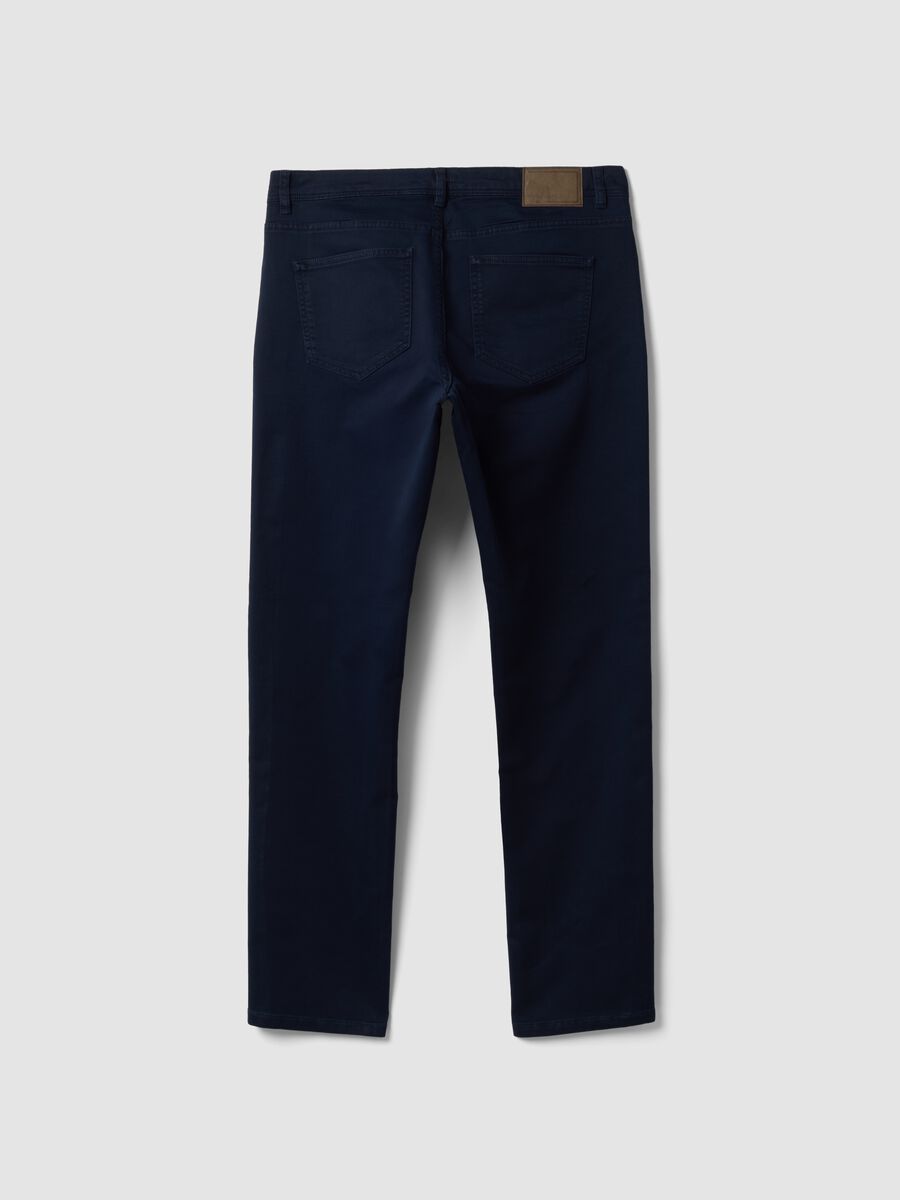 بنطال أخضر بقصّة Slim Fit من قطن دوبّي مطاطي_2