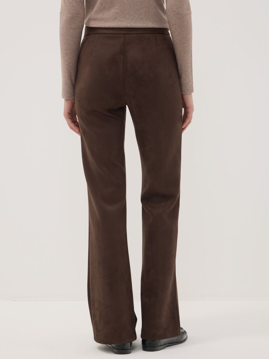 Pantaloni marroni flare in tessuto elasticizzato_3