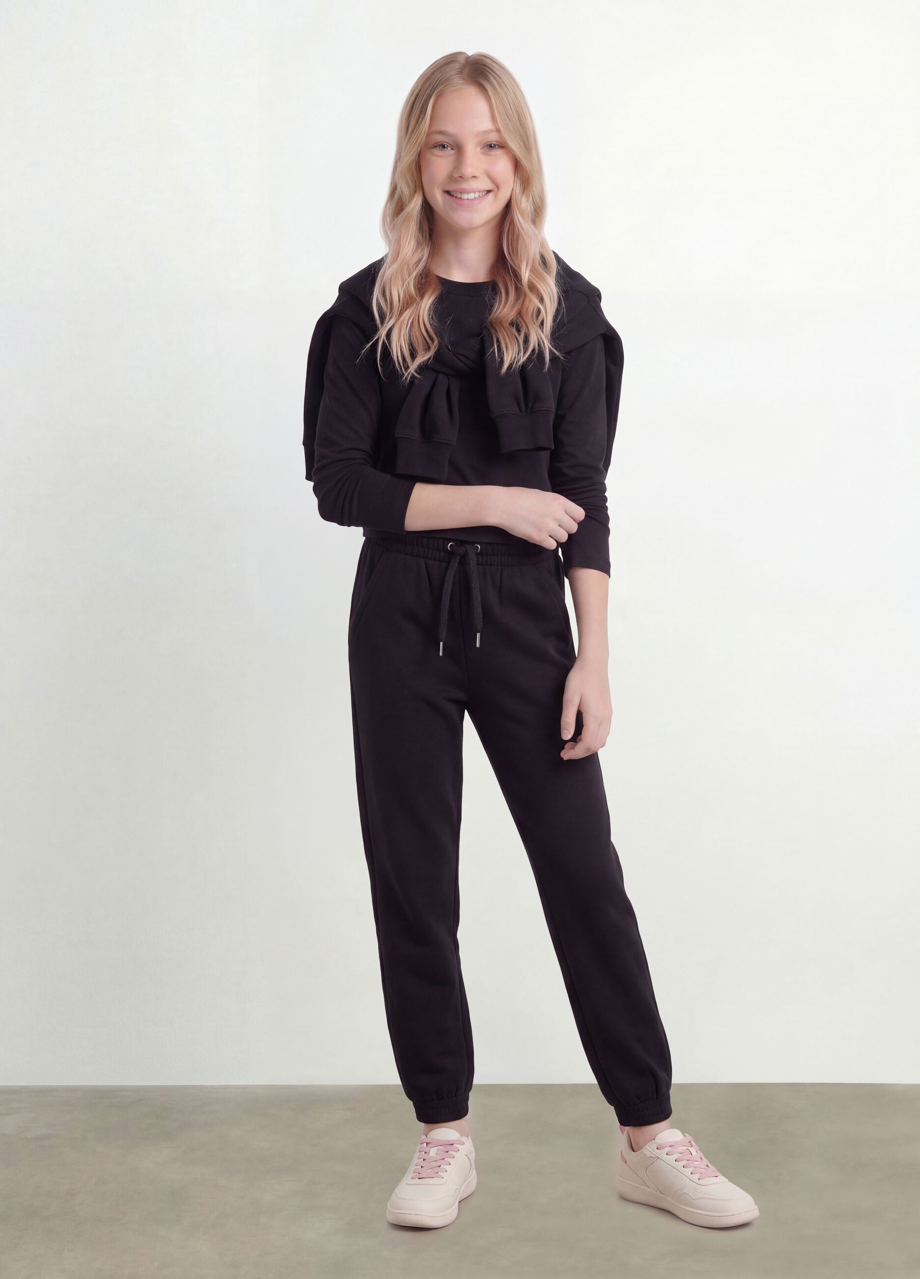 Black regular-fit jogger trousers in 100% organic cotton for girls