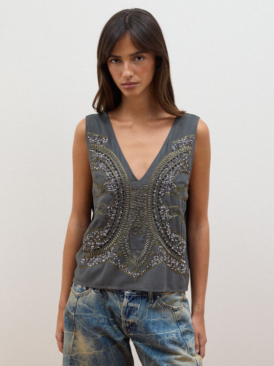 Grey embroidered V-neck top_0
