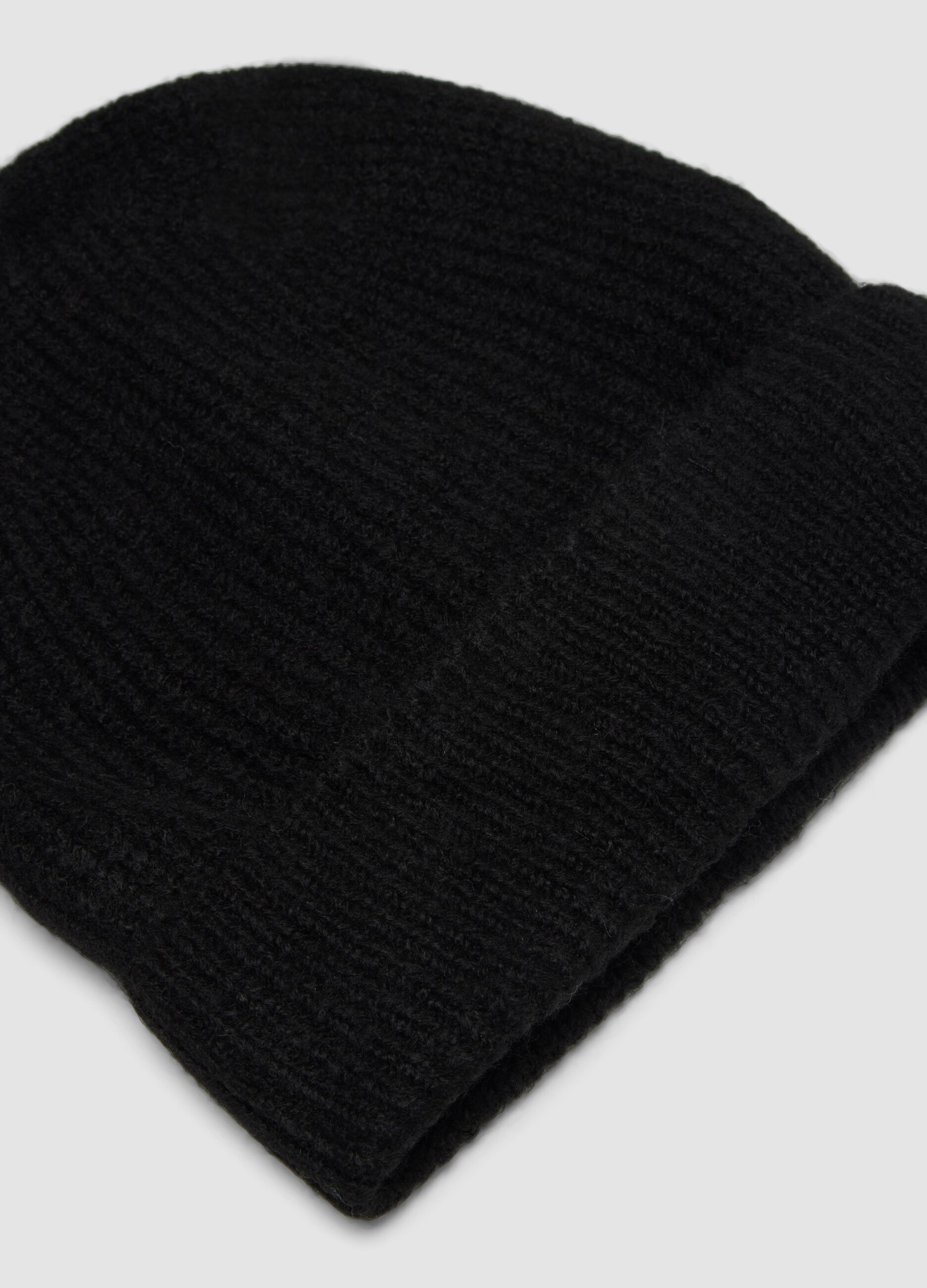 Cappello nero a coste in tessuto elasticizzato