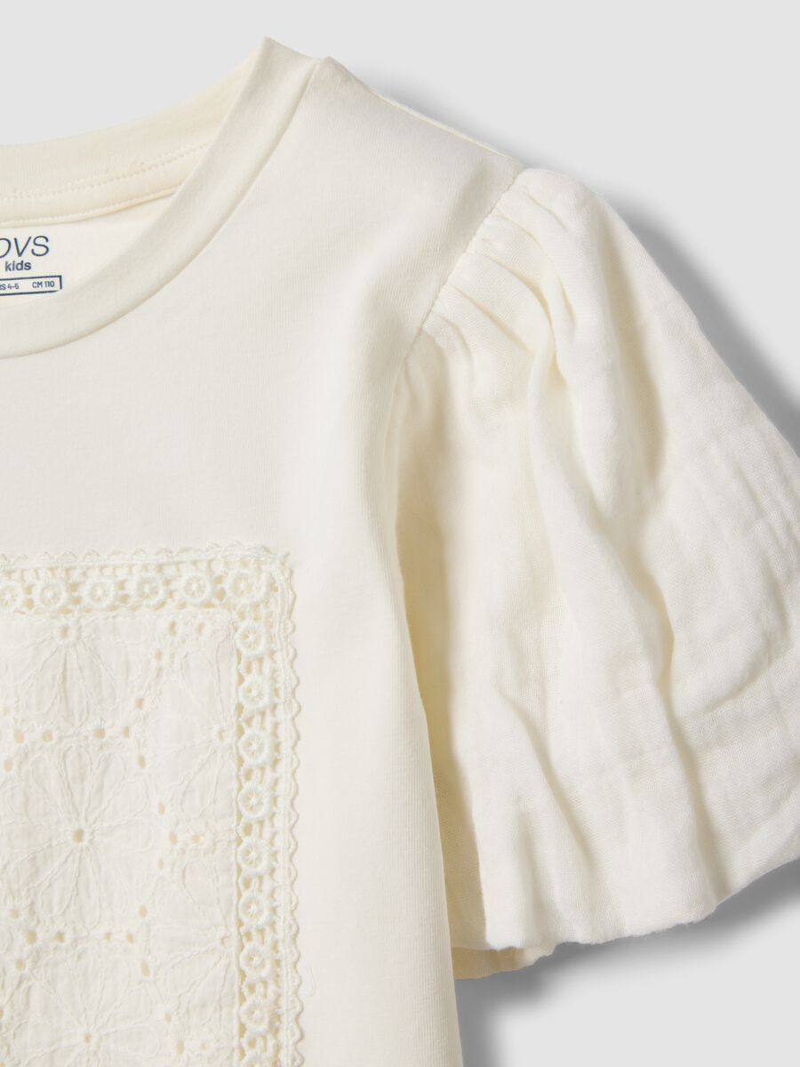 White stretch cotton girls' T-shirt with cut-out design_2