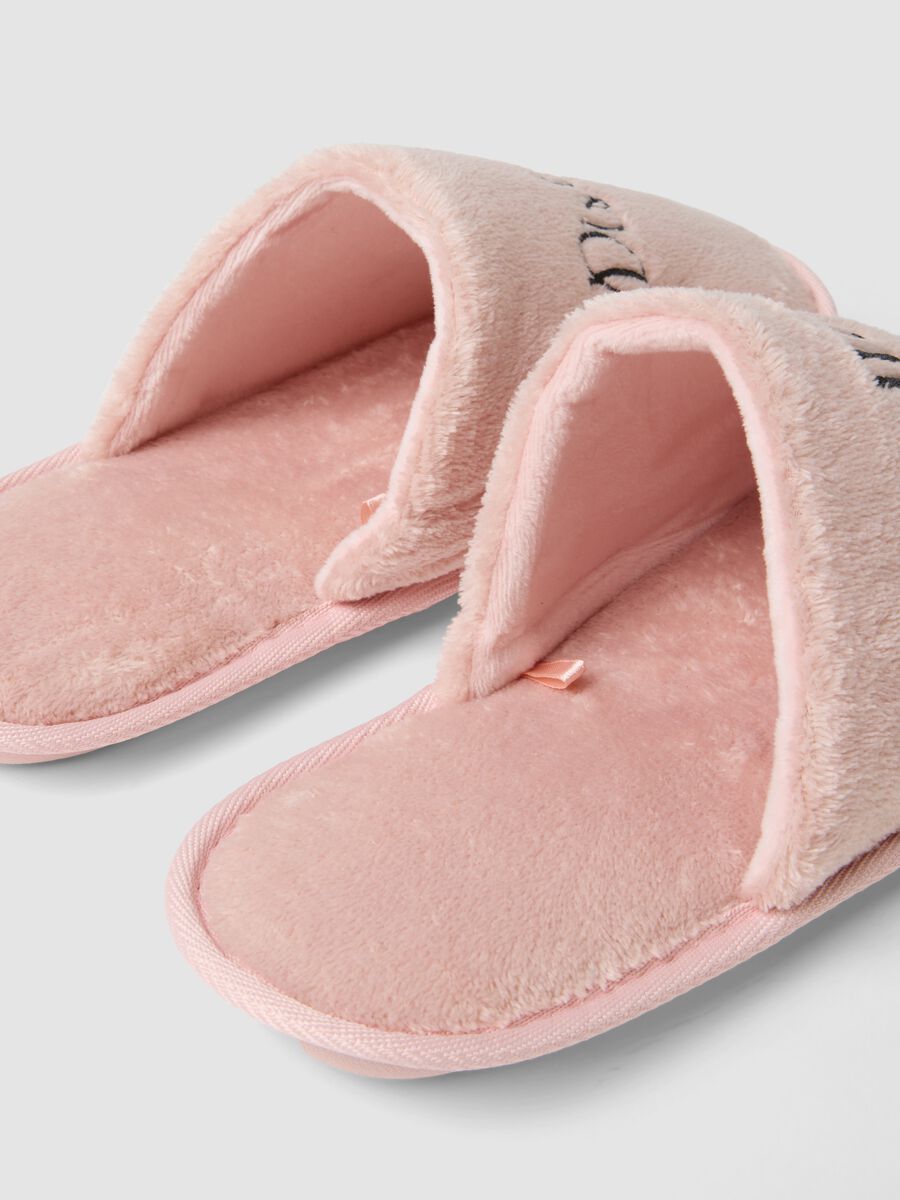 Pantofole rosa da casa morbide aperte sul tallone_2