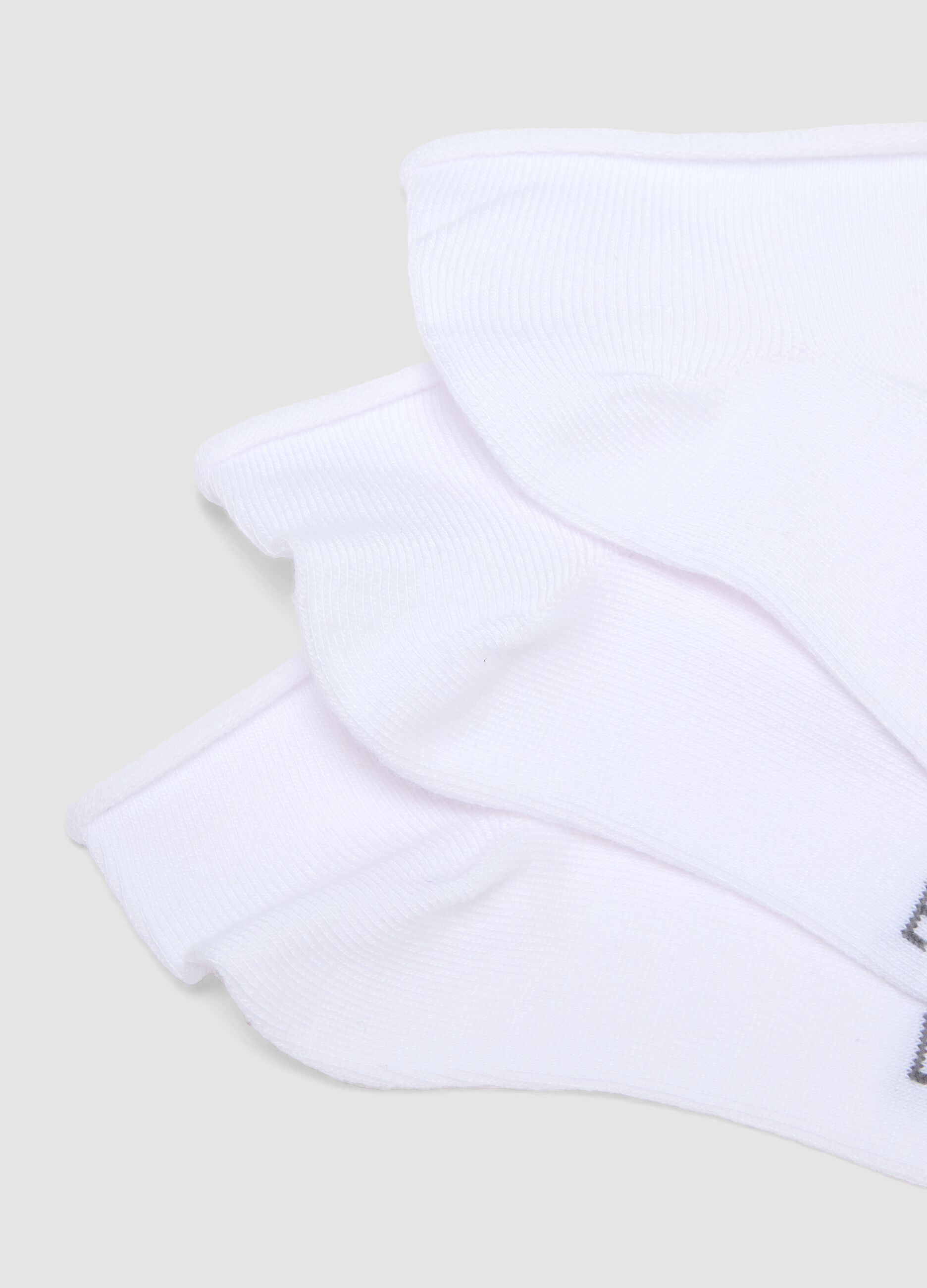 Pack of five white no-show socks in stretch fabric