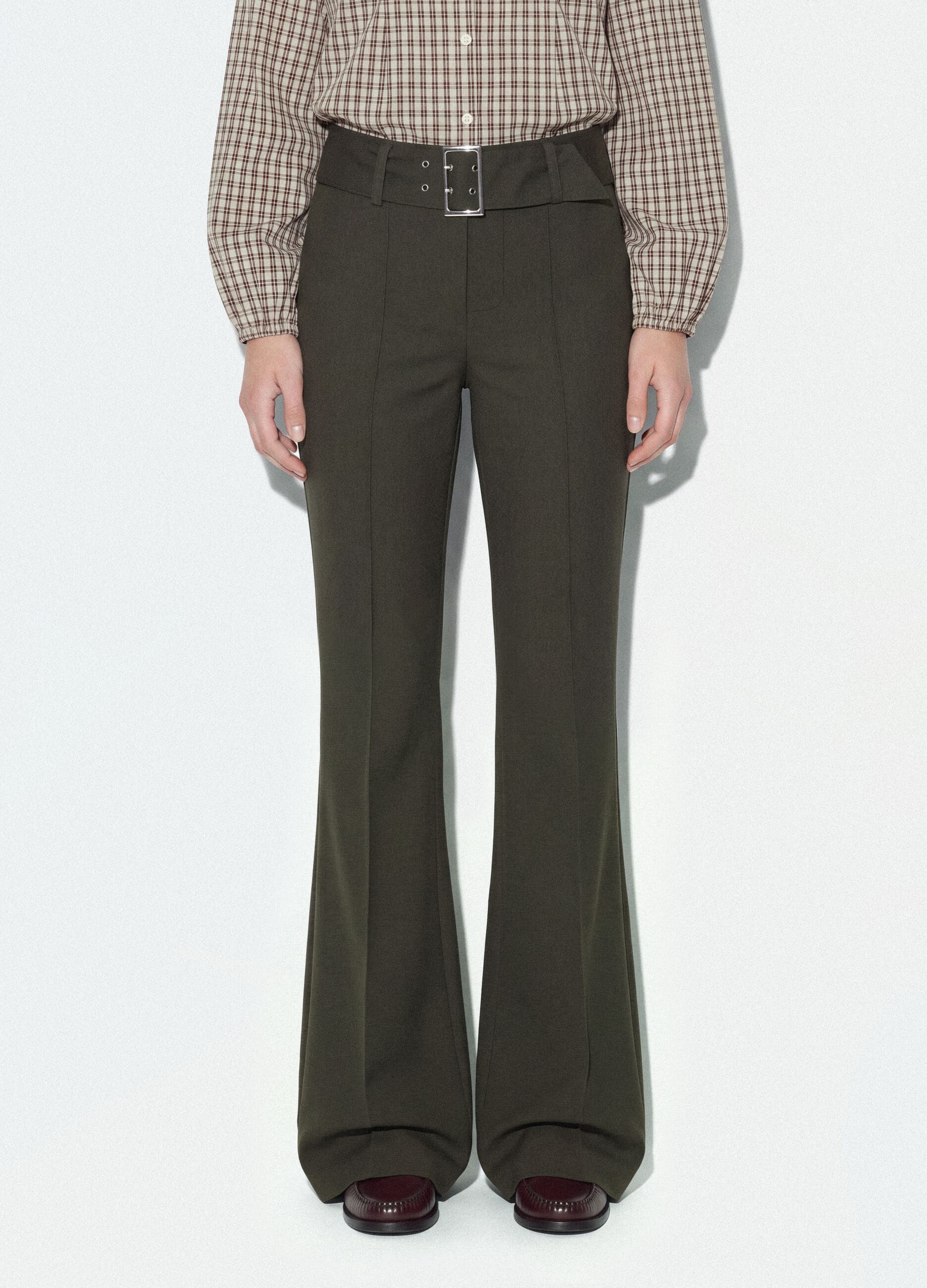 Pantaloni verdi in viscosa elasticizzata slim fit