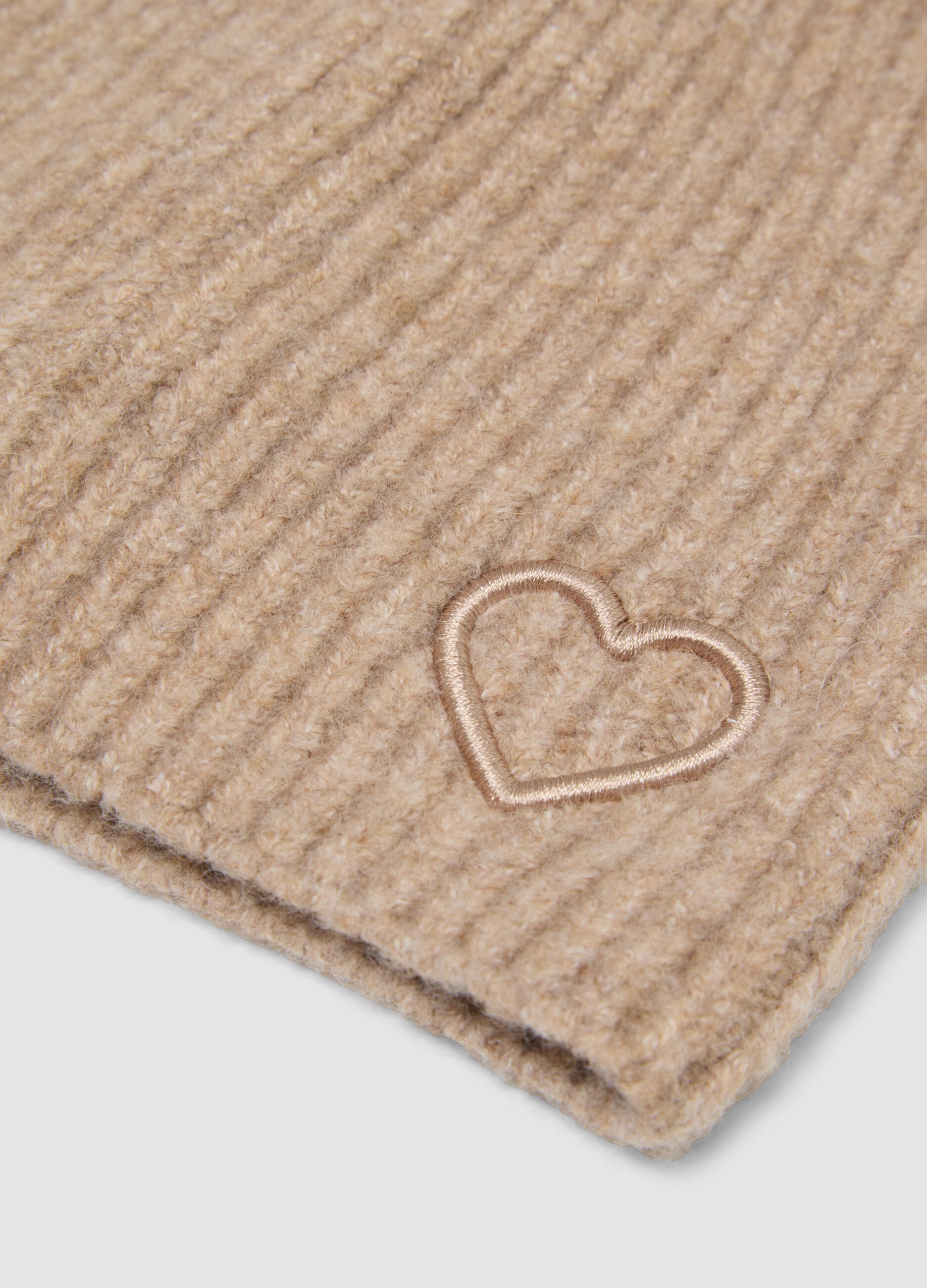 Set beige in lana elasticizzato con cappello e scaldacollo