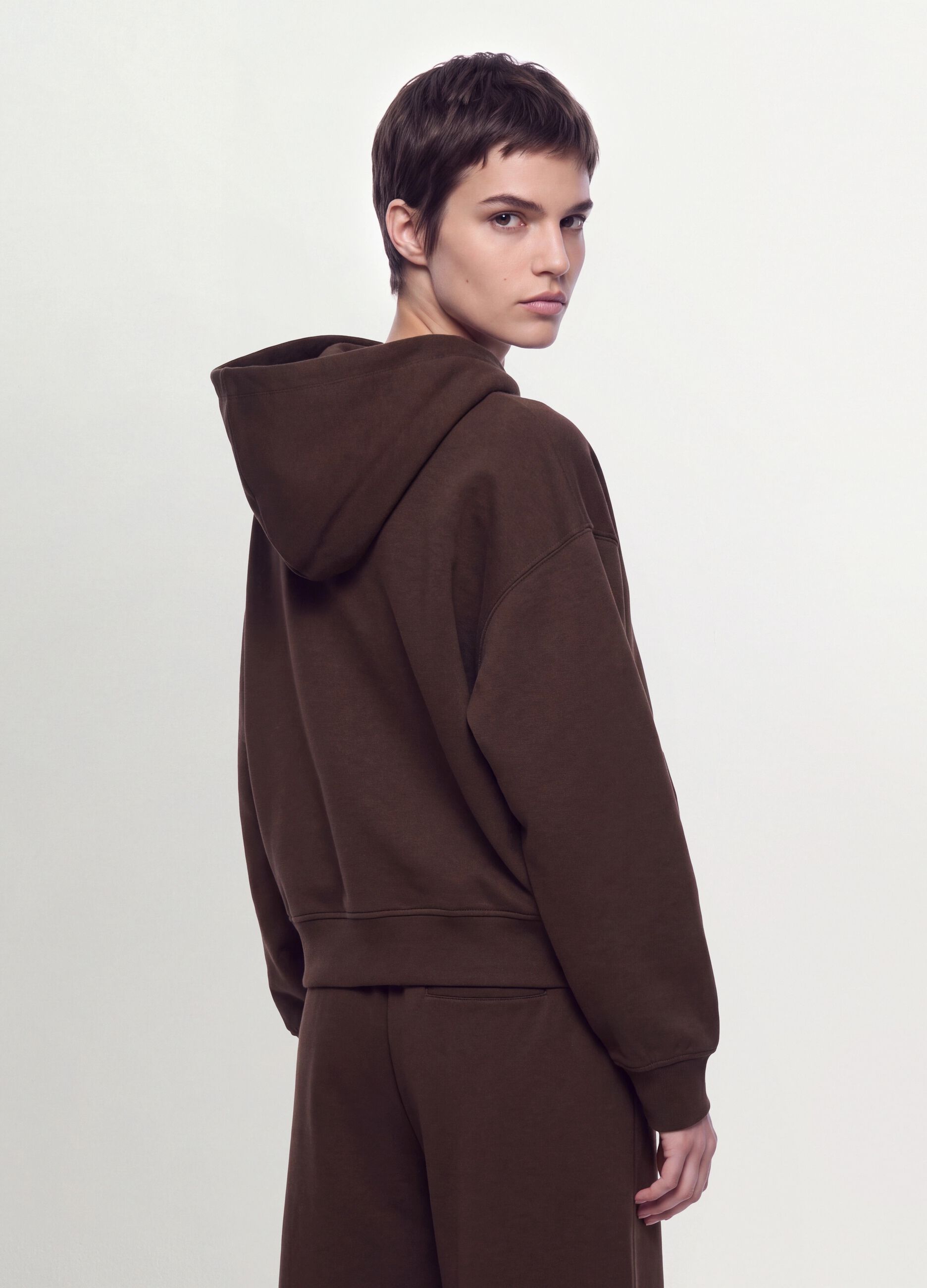 Felpa marrone in modal elasticizzato con cappuccio regular fit