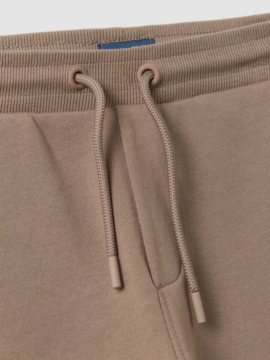 Beige organic cotton comfort-fit joggers for boys_3