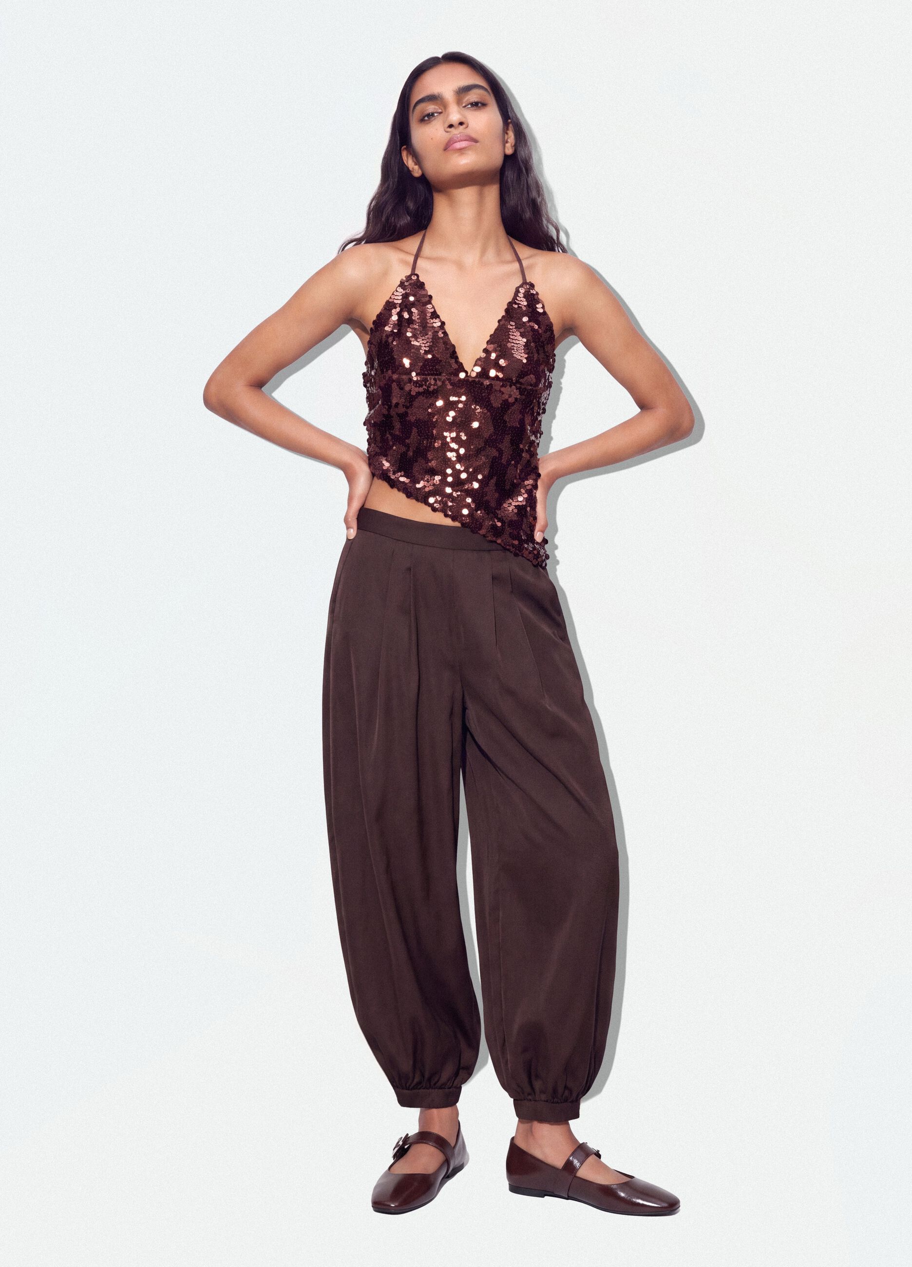 Brown baggy-fit trousers with elasticated hems