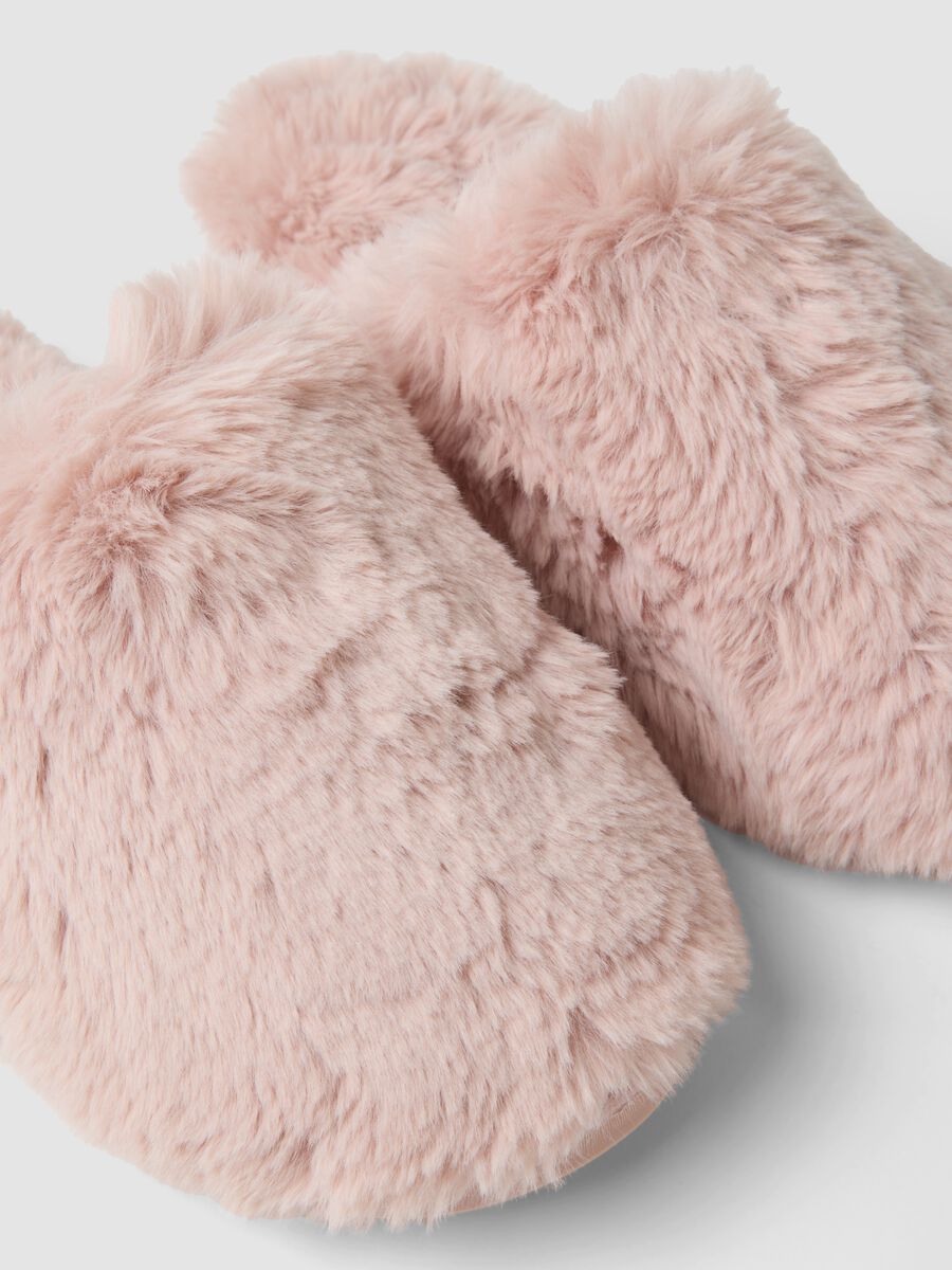Pantofole rosa aperte sul tallone_1