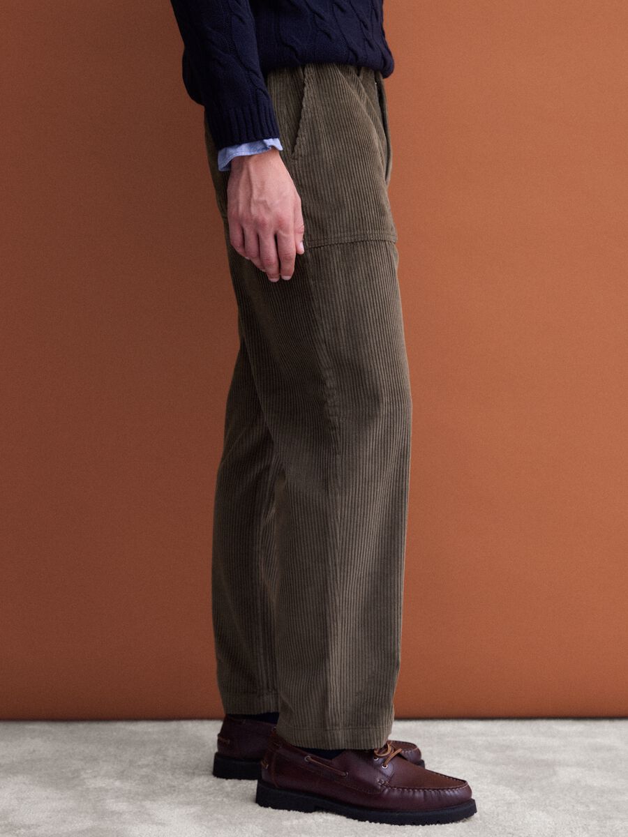 Green pure cotton corduroy carrot-fit trousers_3