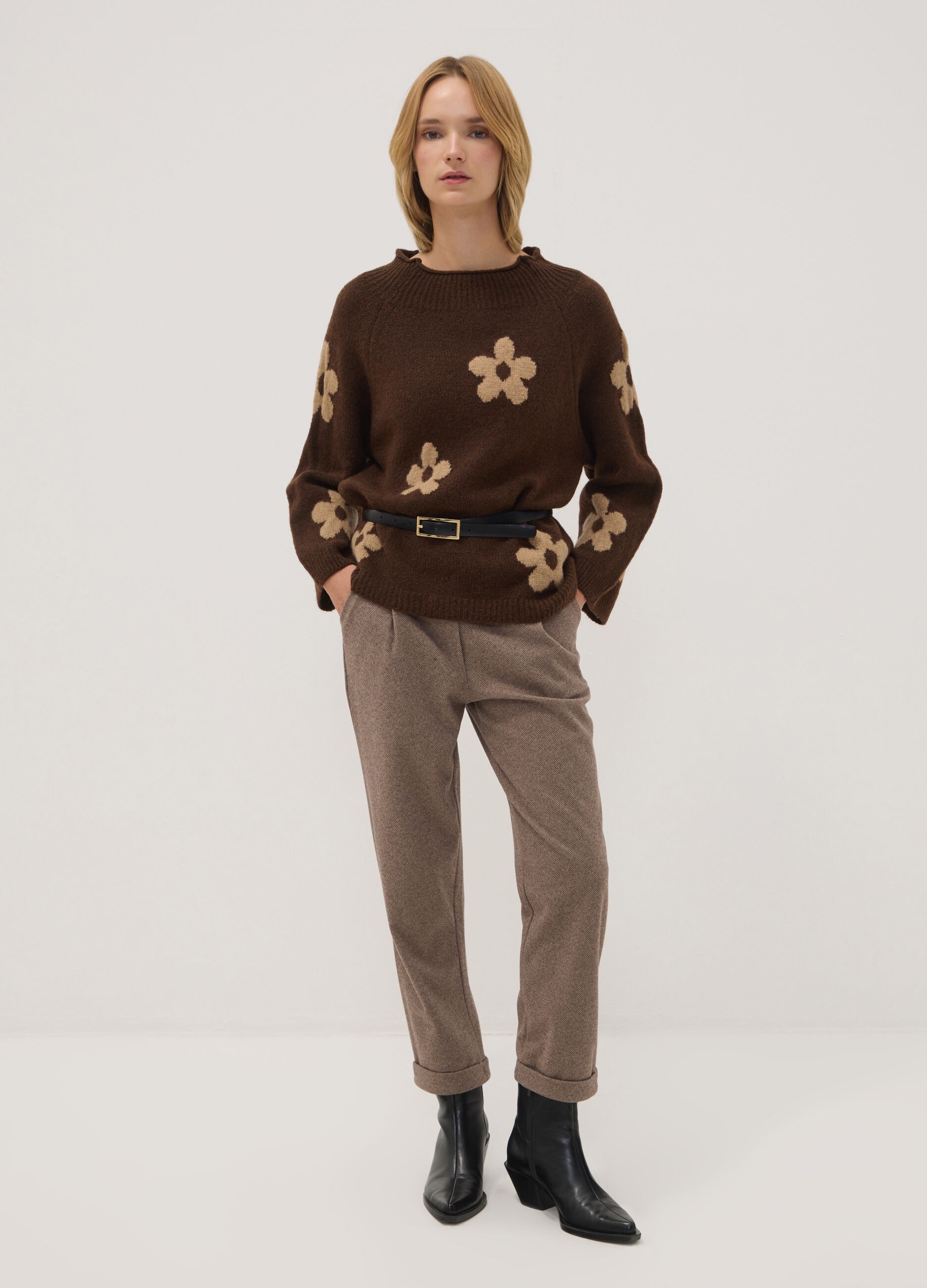 Pantaloni marroni regular fit con motivo chevron