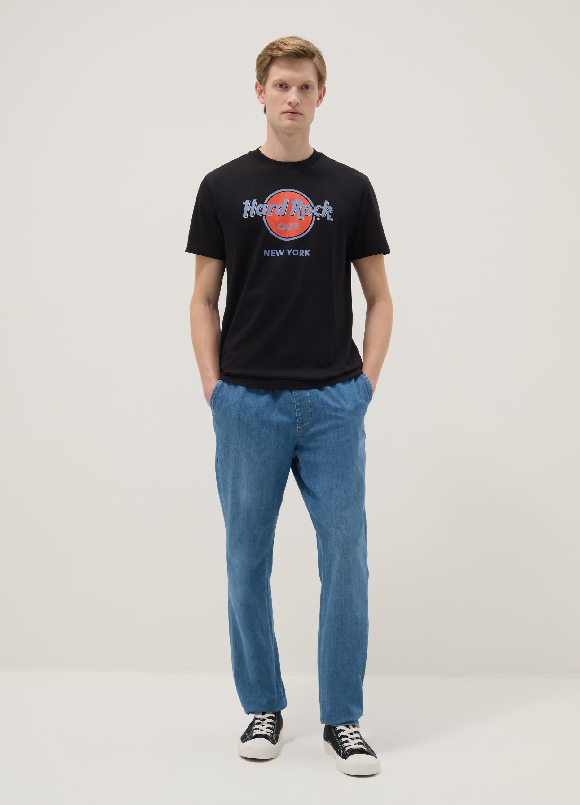Black pure cotton regular fit T-shirt with Hard Rock Cafe logo