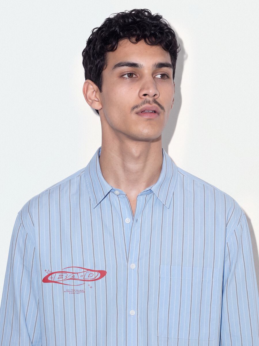 Blue cropped pure cotton striped shirt with oversized fit_1