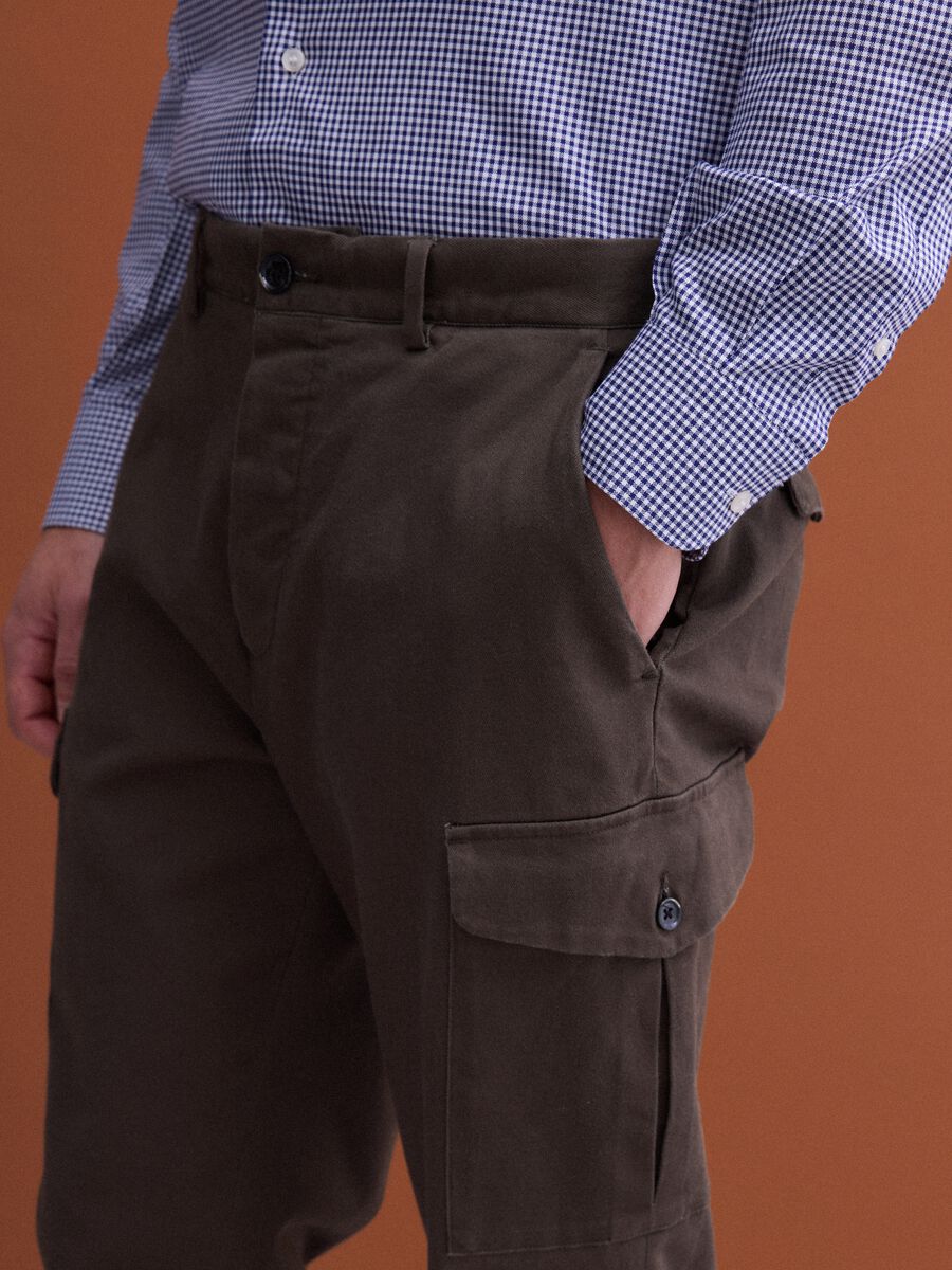 Brown comfort-fit stretch cotton twill cargo trousers_3