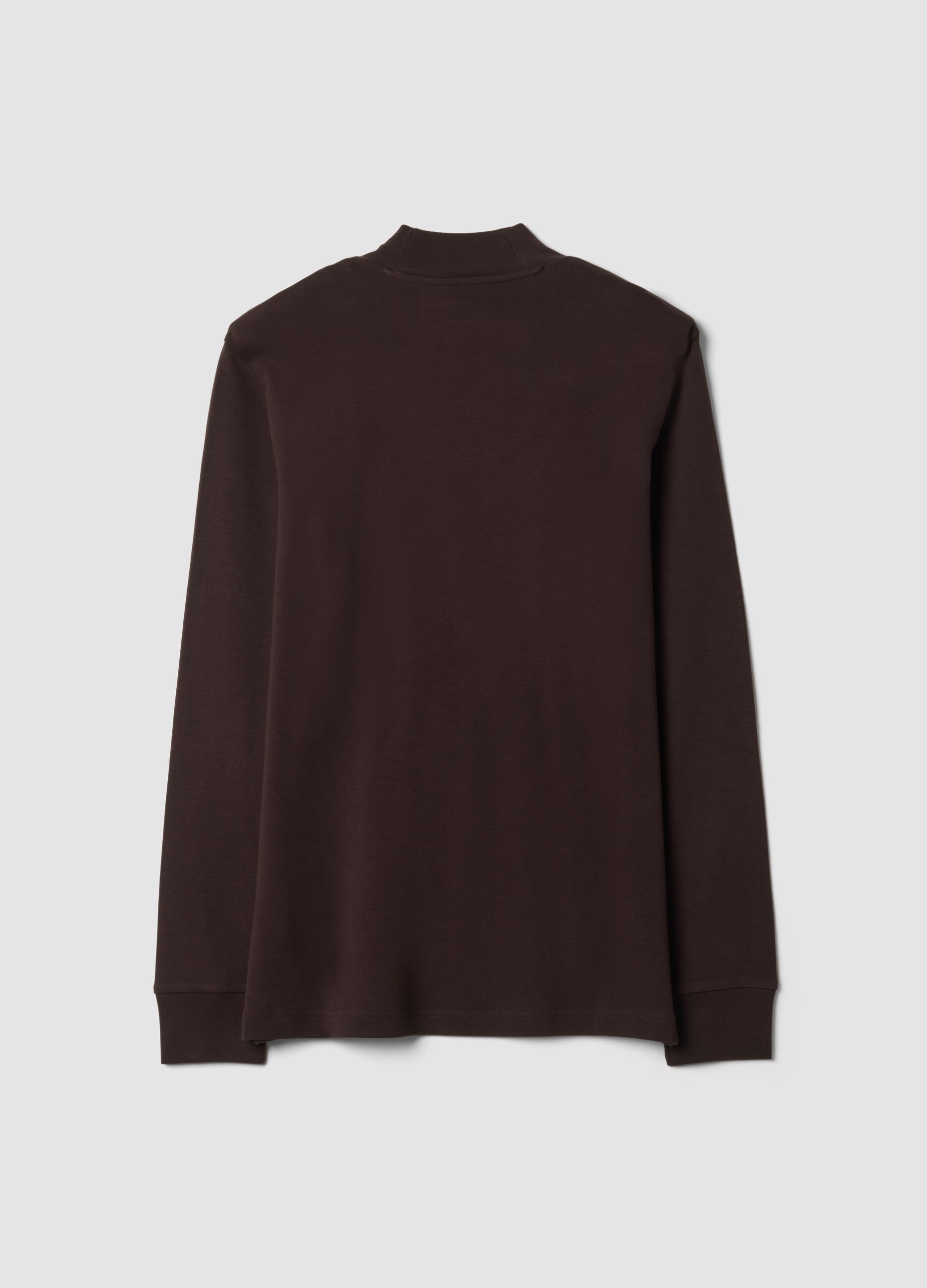 T-shirt marrone in puro cotone con collo rialzato strutturato