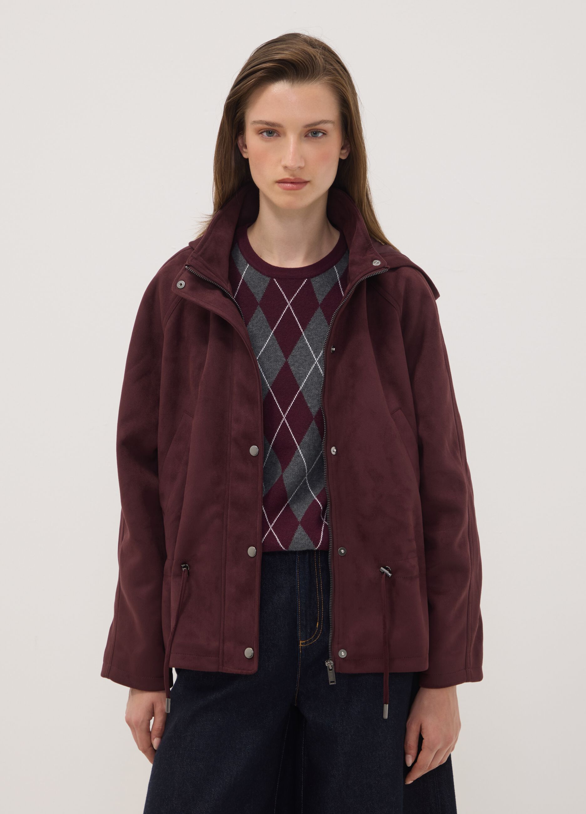 Parka viola con cappuccio e chiusura zip e bottoni