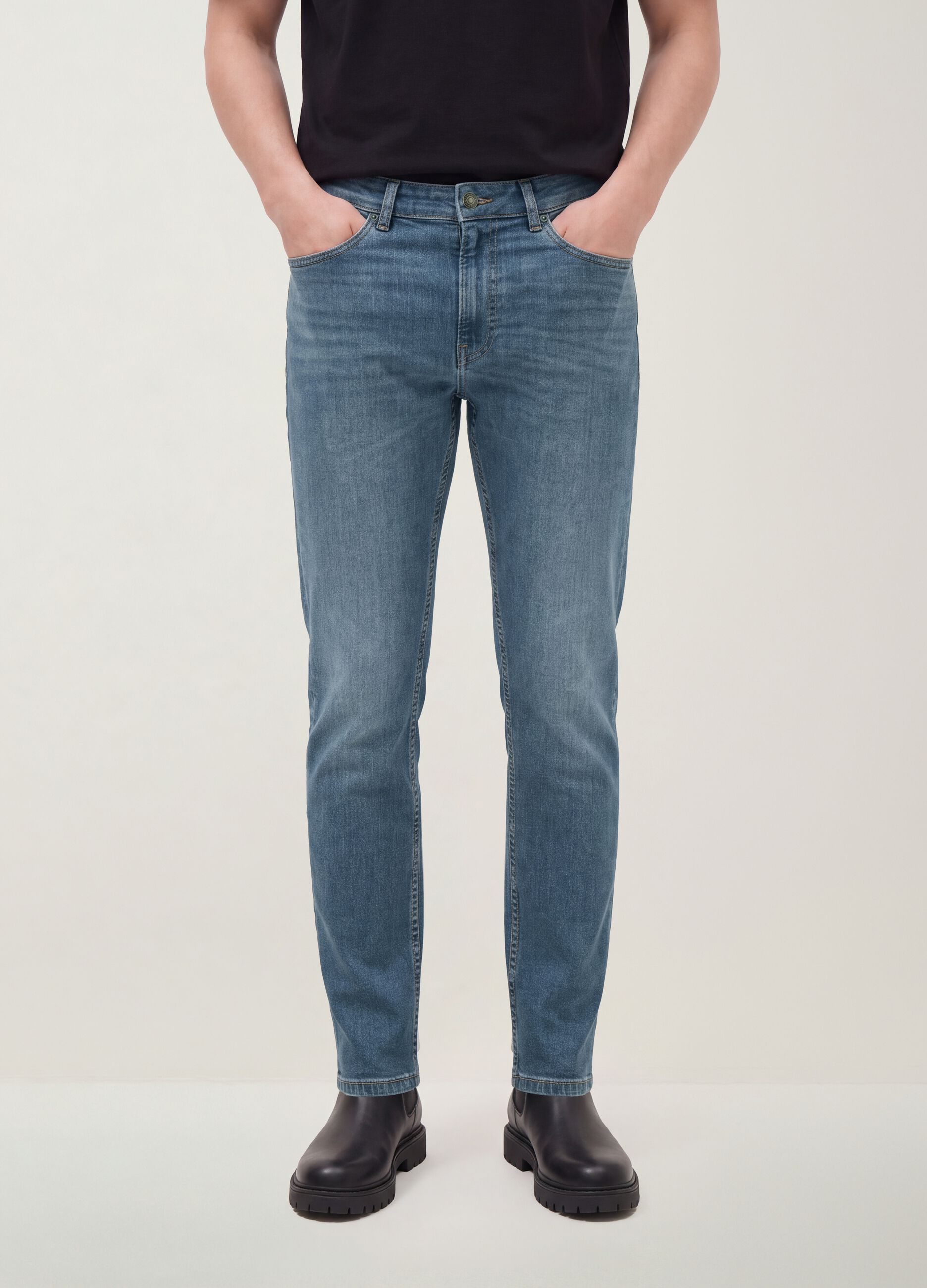 Men&rsquo;s medium-wash slim-fit stretch cotton jeans