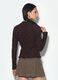 T-shirt marrone in tessuto elasticizzato traforato con colletto rialzato_2