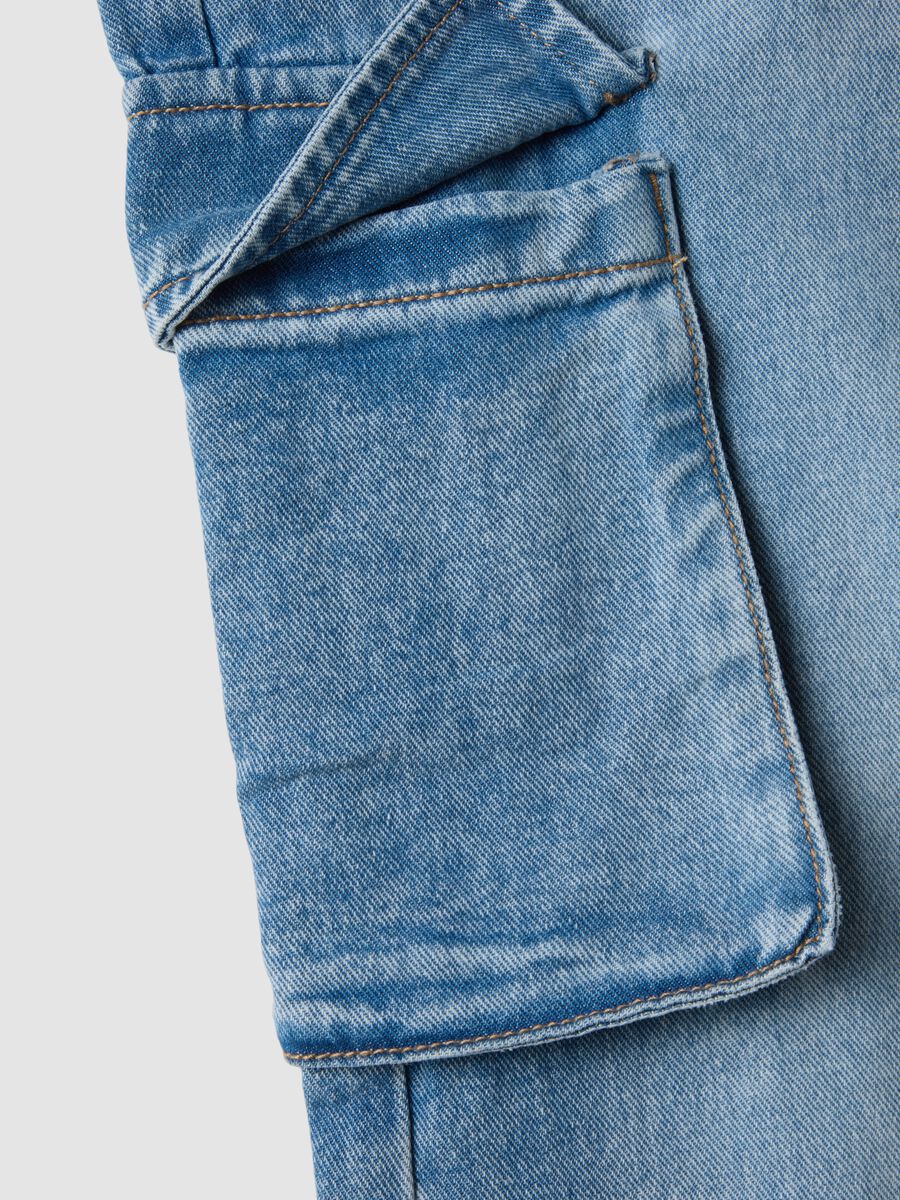 Light blue pure cotton denim cargo jeans, relaxed fit for girls_4