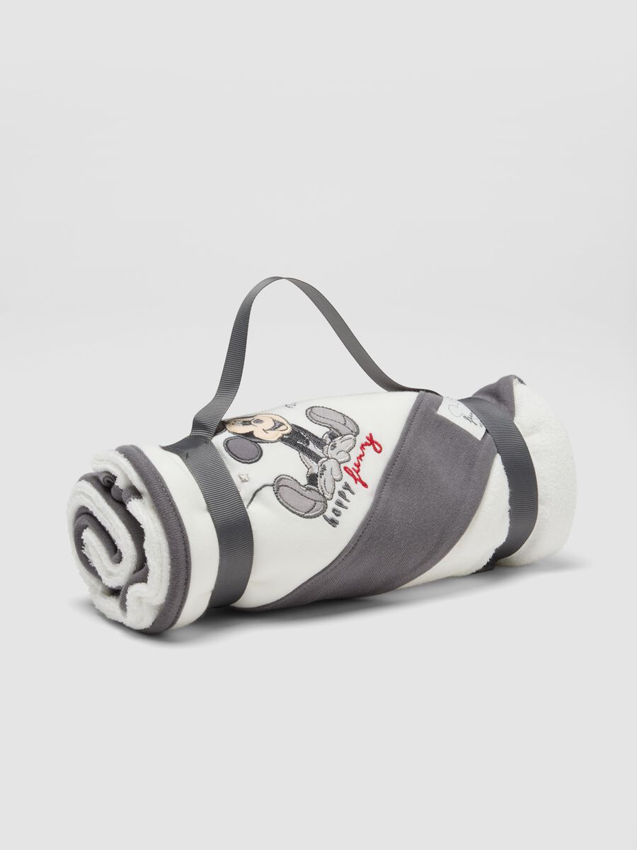 Accappatoio bianco in misto cotone organico con cappuccio e stampa Mickey_1