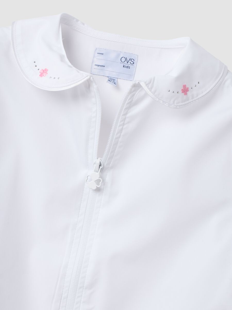 Customisable white school apron with classic collar_3