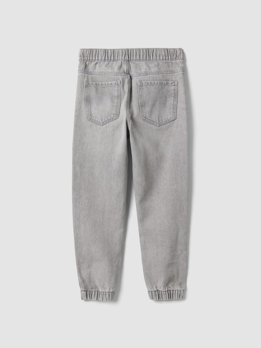 Grey jog denim in a cotton and viscose blend, relaxed fit for boys_5
