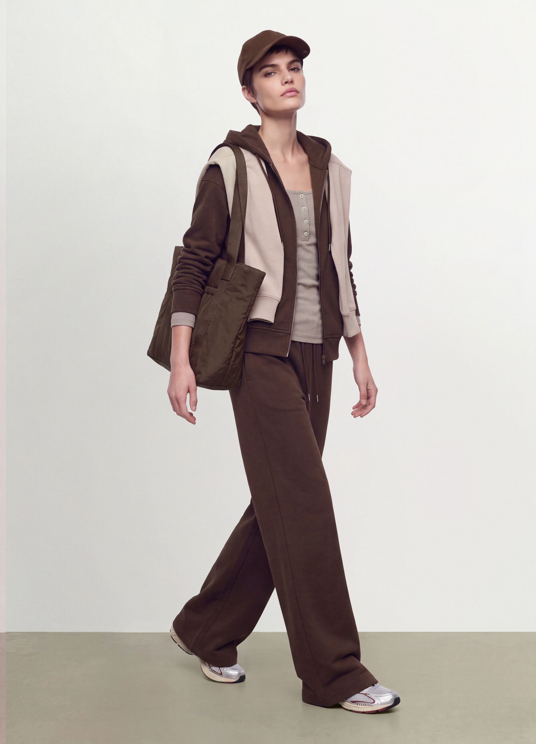 Felpa marrone in modal elasticizzato con cappuccio regular fit