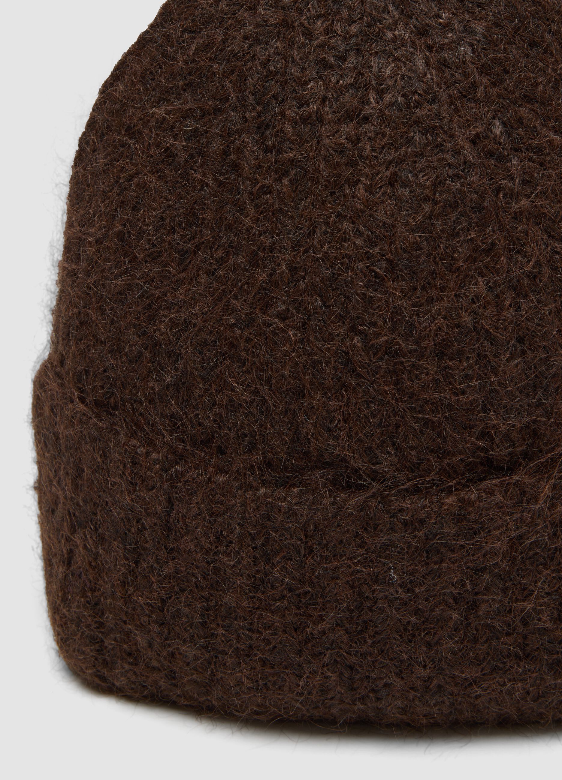 Cappello marrone in lana elasticizzata a coste