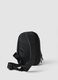 Borsa sportiva nera a tracolla con tasca frontale idrorepellente_1