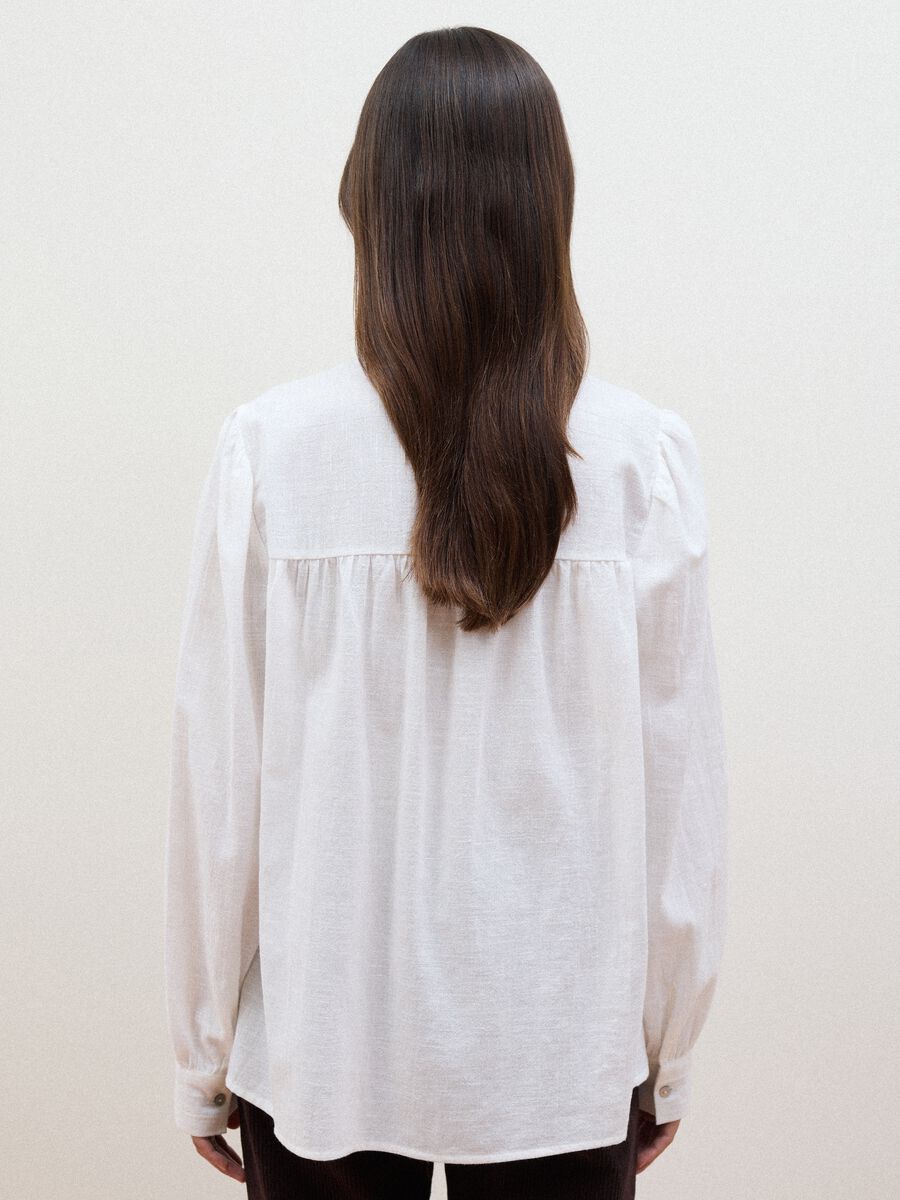White pure cotton shirt with embroidery_3