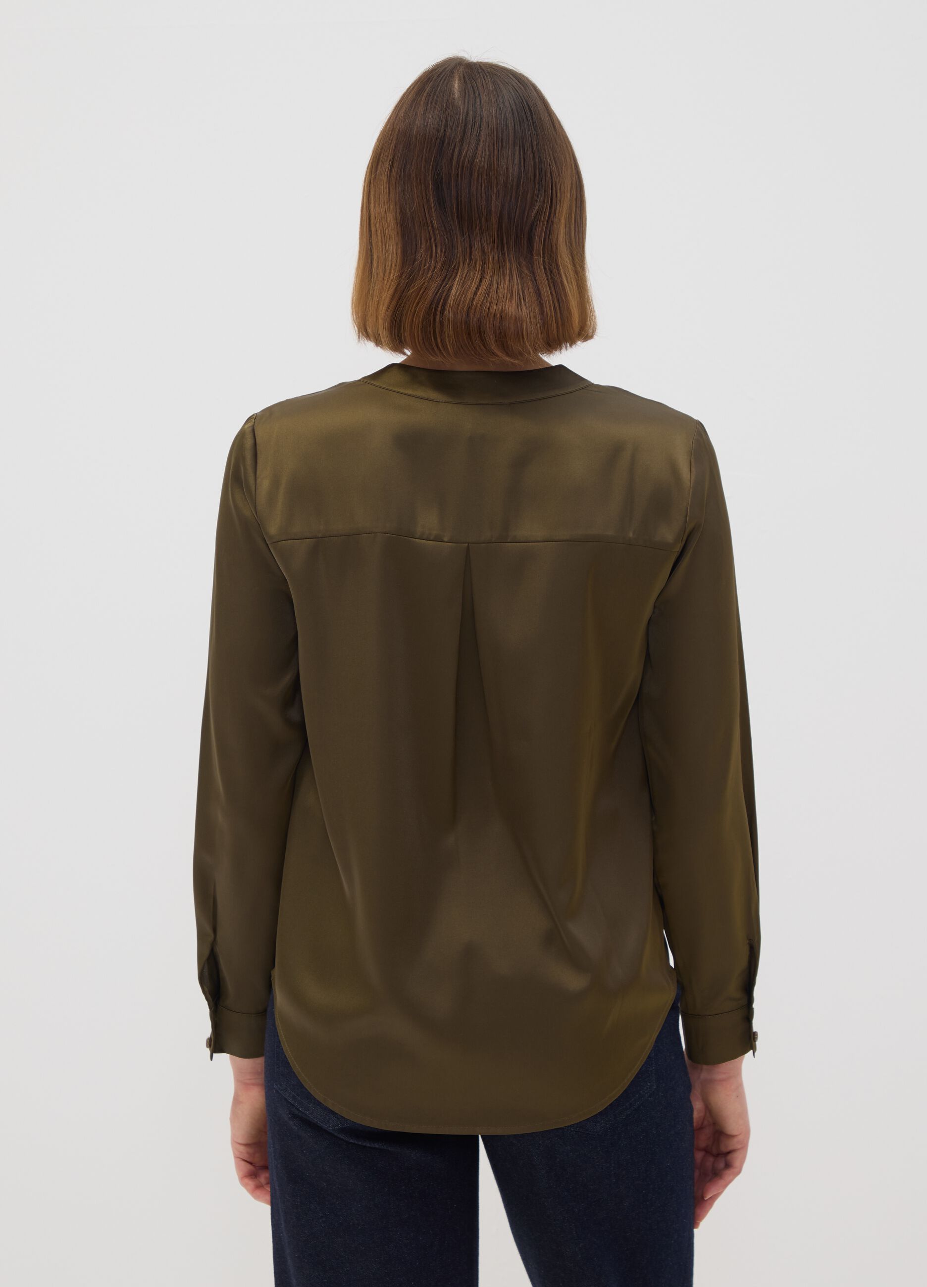 Camicia verde in tessuto elasticizzato con collo coreano
