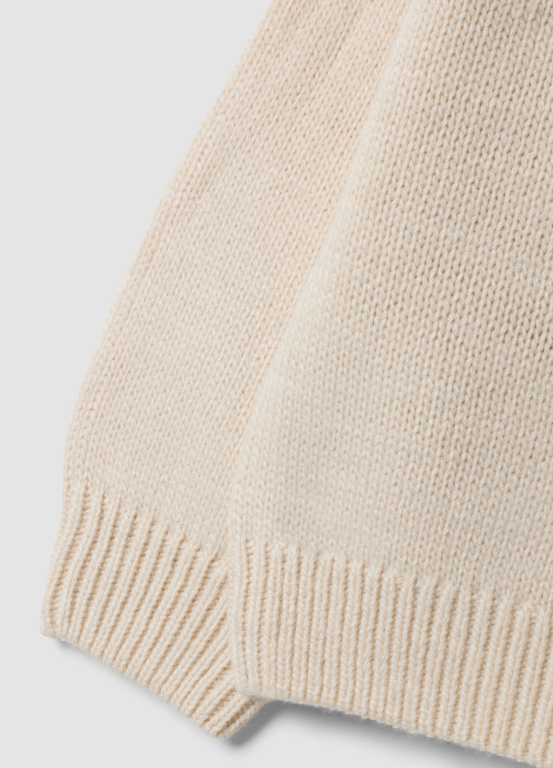 Beige crew-neck jumper with flower, regular fit