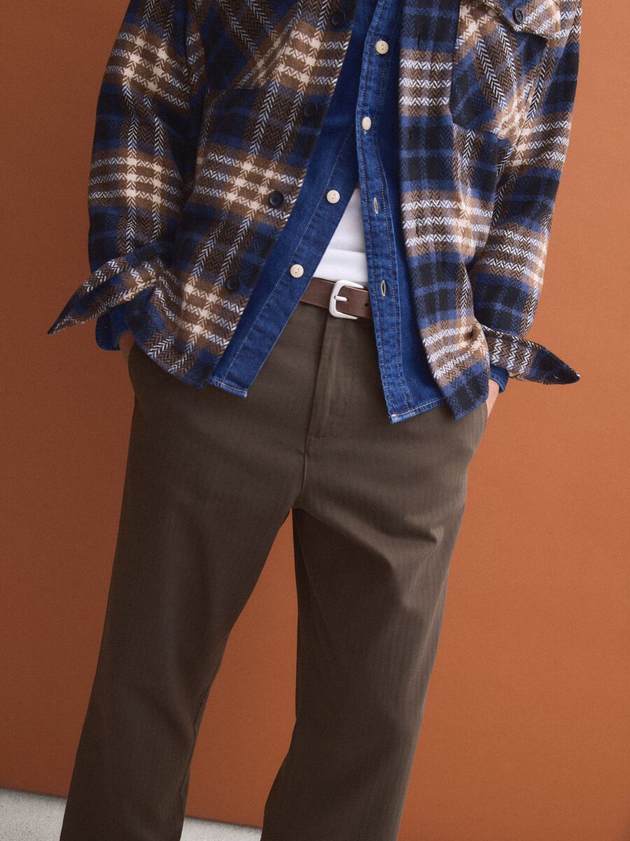 Brown pure cotton carrot-fit chino trousers_2