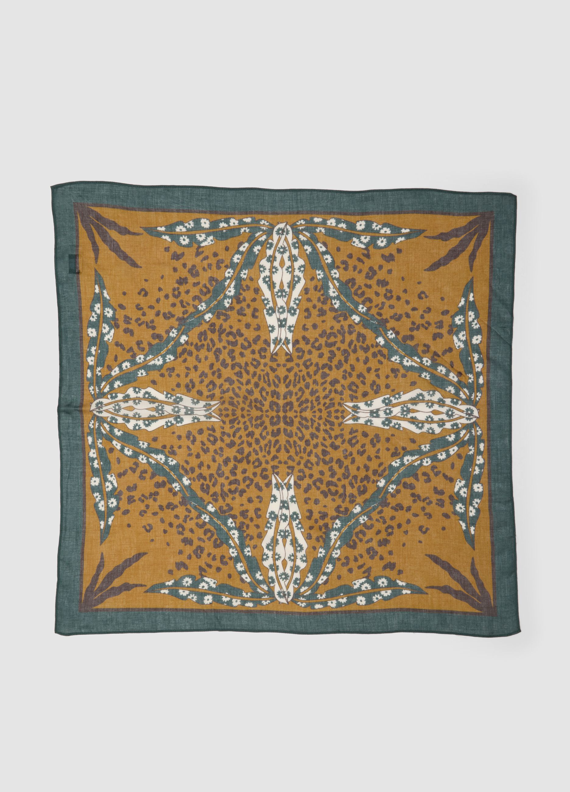 Foulard verde in misto viscosa e lana con fantasia