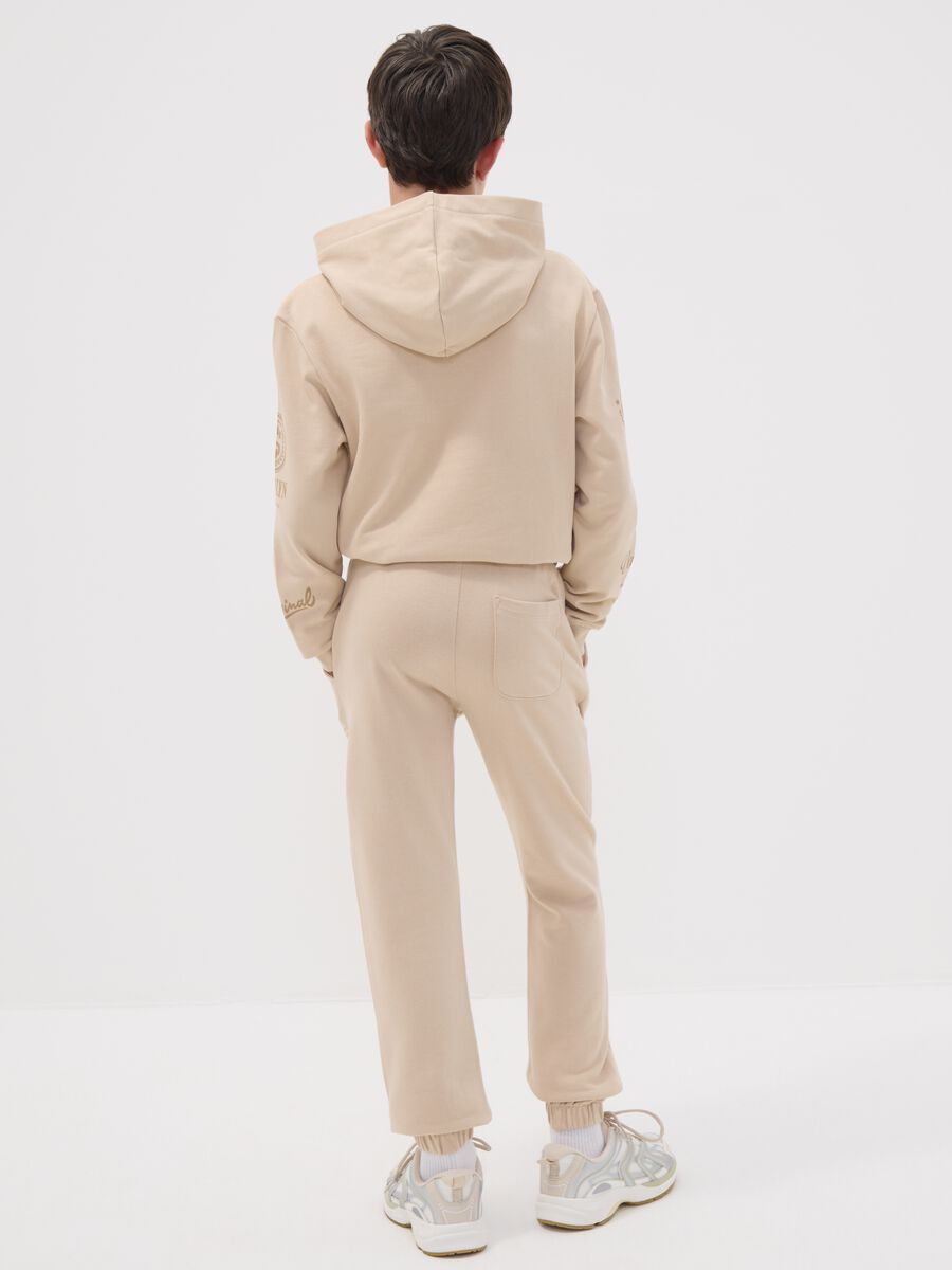 Beige pure cotton joggers with print for boys_1