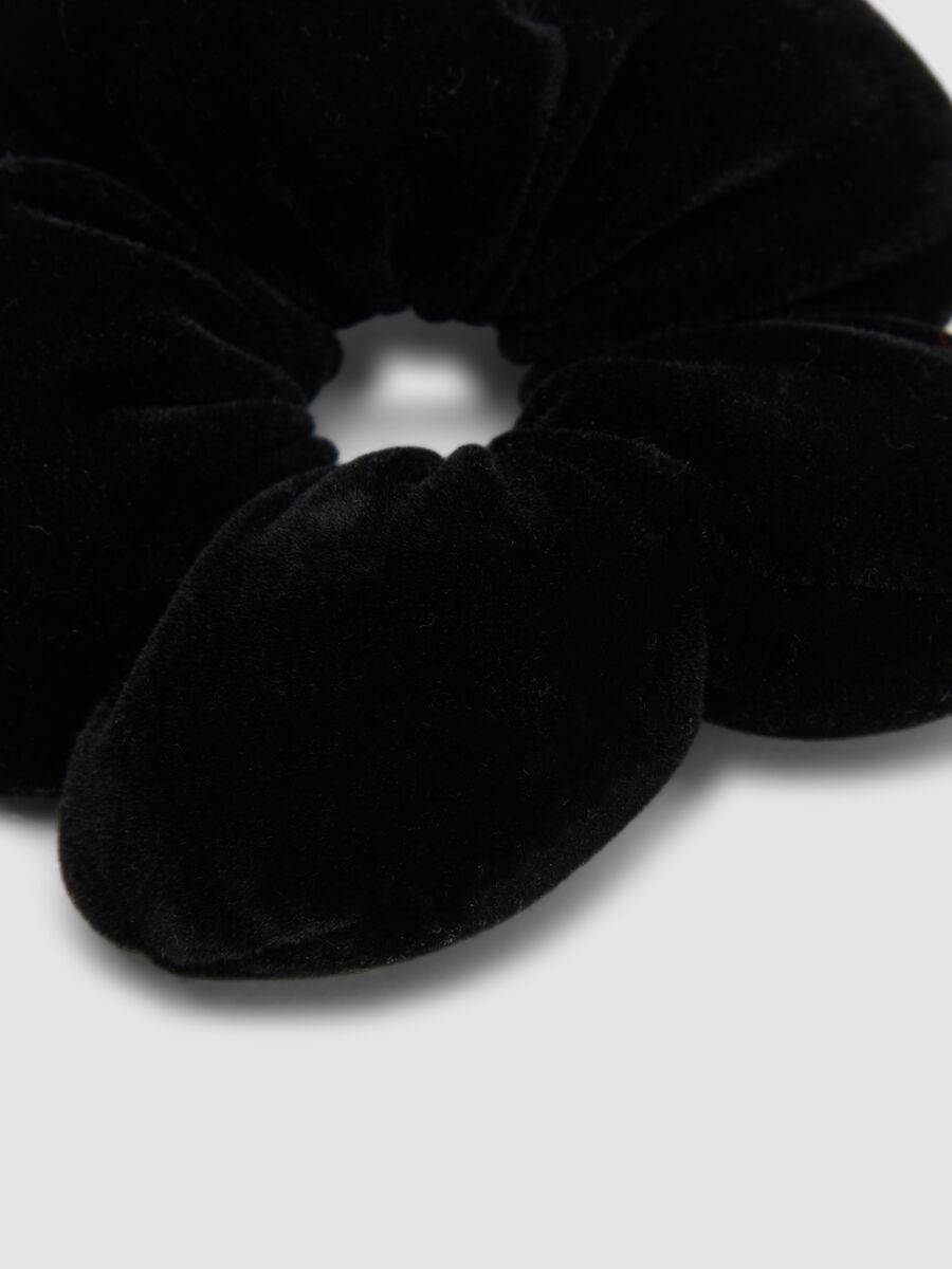 Black statement scrunchie_2