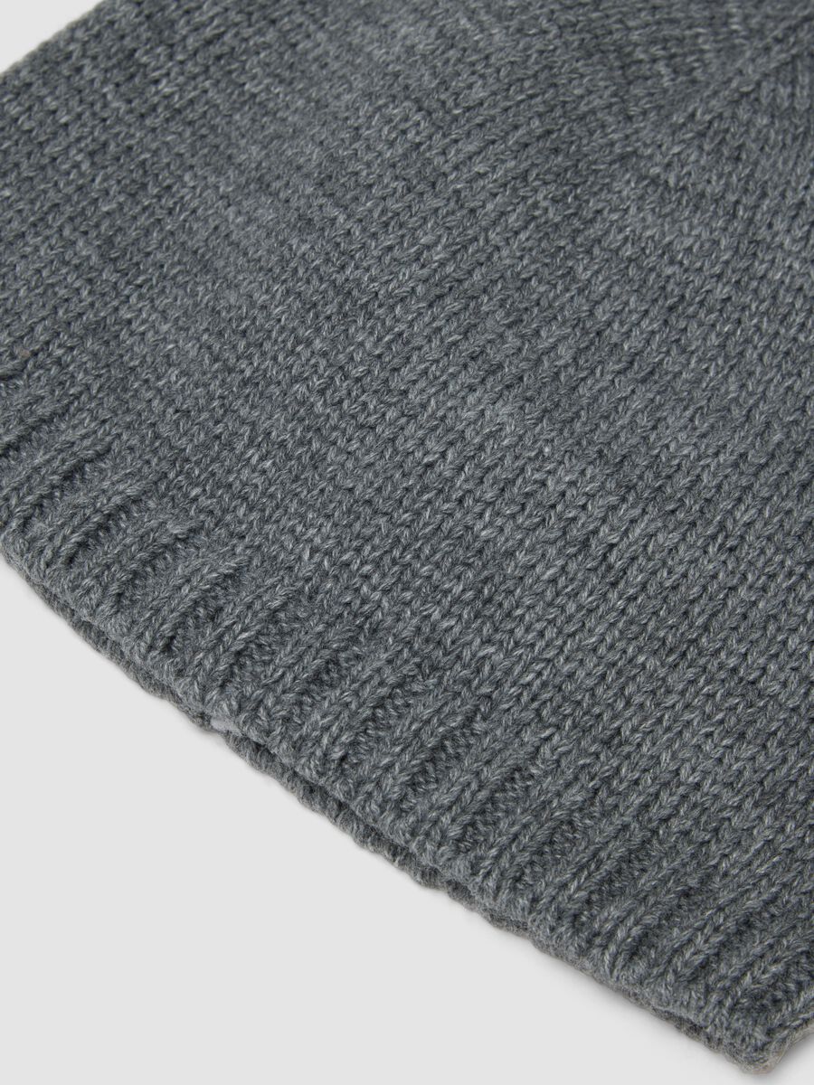 Grey ribbed beanie_1